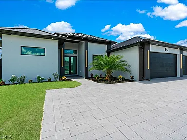 Exceptional 4‑Bed, 3‑Bath Ranch-Style Luxury Home with Pool - Gallery Image 4