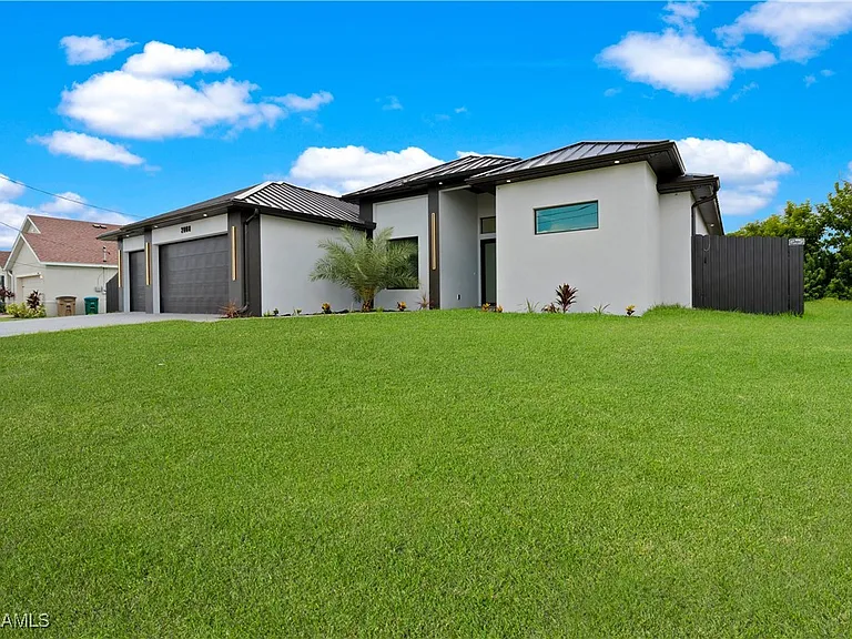 https://www.zillow.com/homedetails/2008-SW-3rd-St-Cape-Coral-FL-33991/103350186_zpid/ - Gallery Image 30