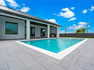 Exceptional 4‑Bed, 3‑Bath Ranch-Style Luxury Home with Pool - Gallery Image 5