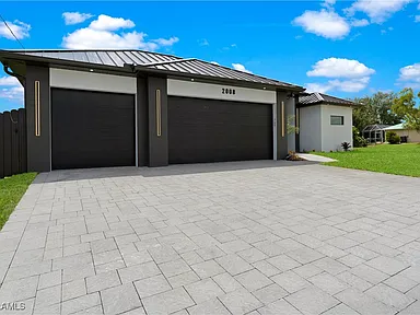 https://www.zillow.com/homedetails/2008-SW-3rd-St-Cape-Coral-FL-33991/103350186_zpid/ - Gallery Image 29