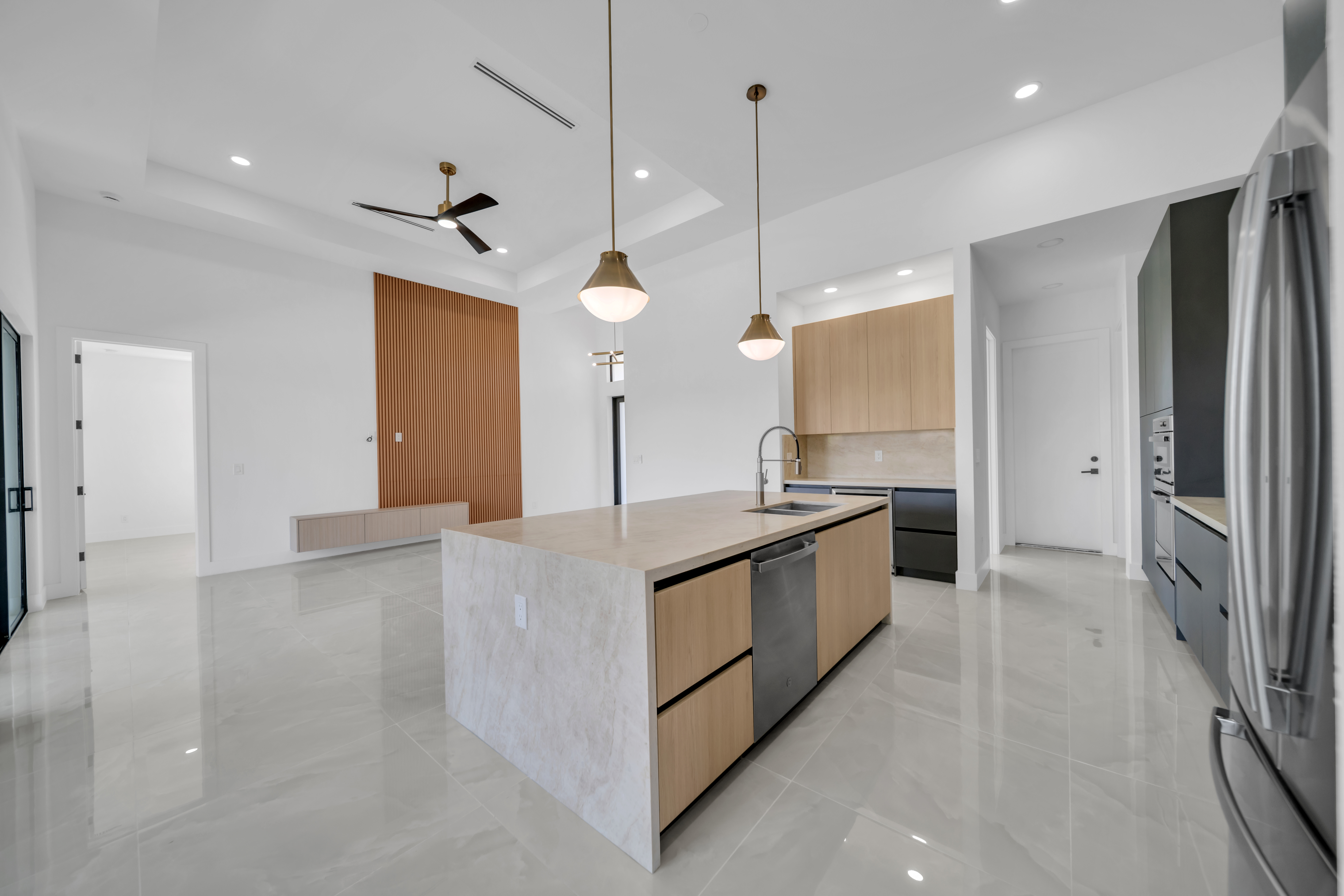 Coastal Modern Home - Gallery Image 3