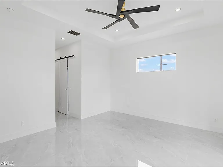 Exceptional 4‑Bed, 3‑Bath Ranch-Style Luxury Home with Pool - Gallery Image 17
