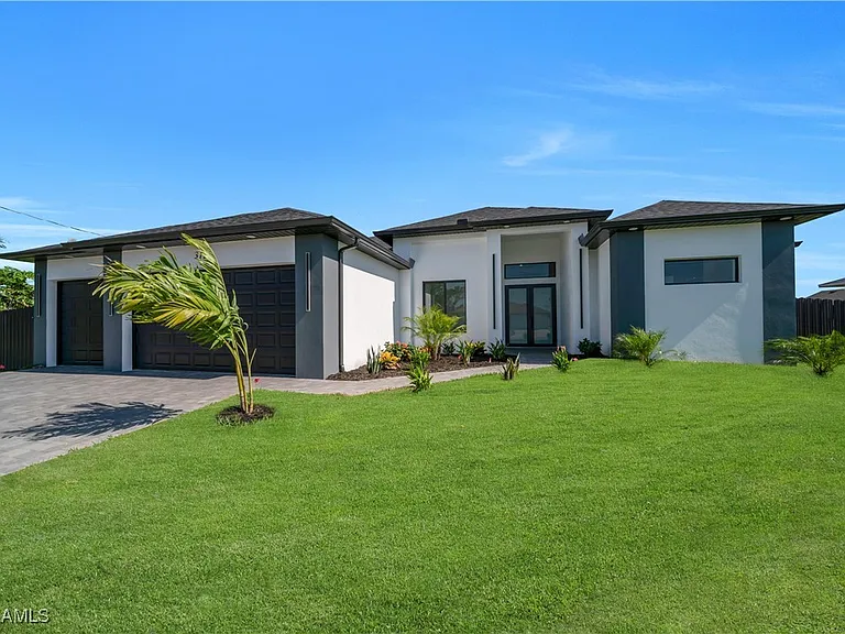 Single-family home — 4 bedrooms, 3 full bathrooms, approximately 1,931 sq ft. - Gallery Image 34