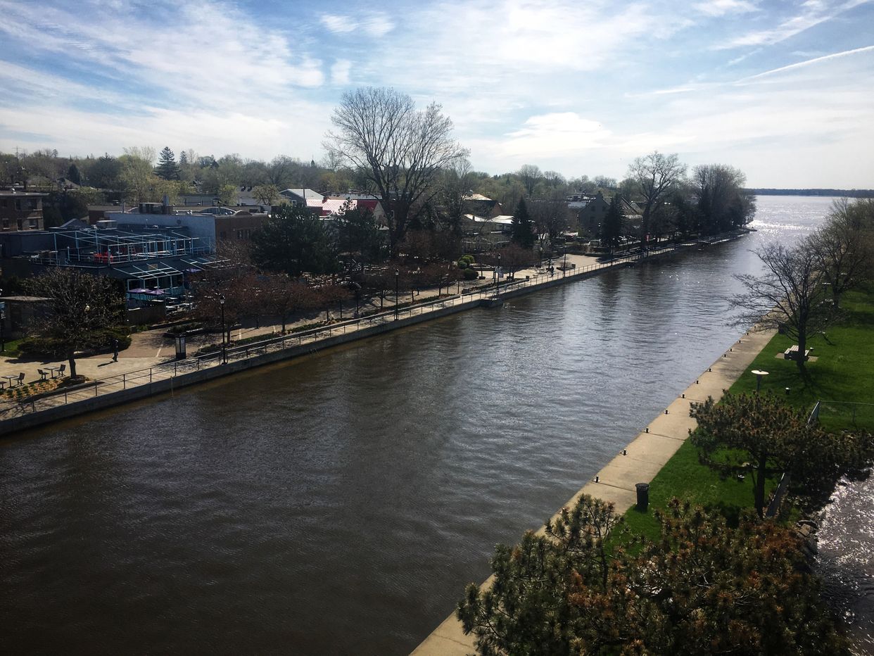Ste-Anne-de-Bellevue Canal Viewpoint