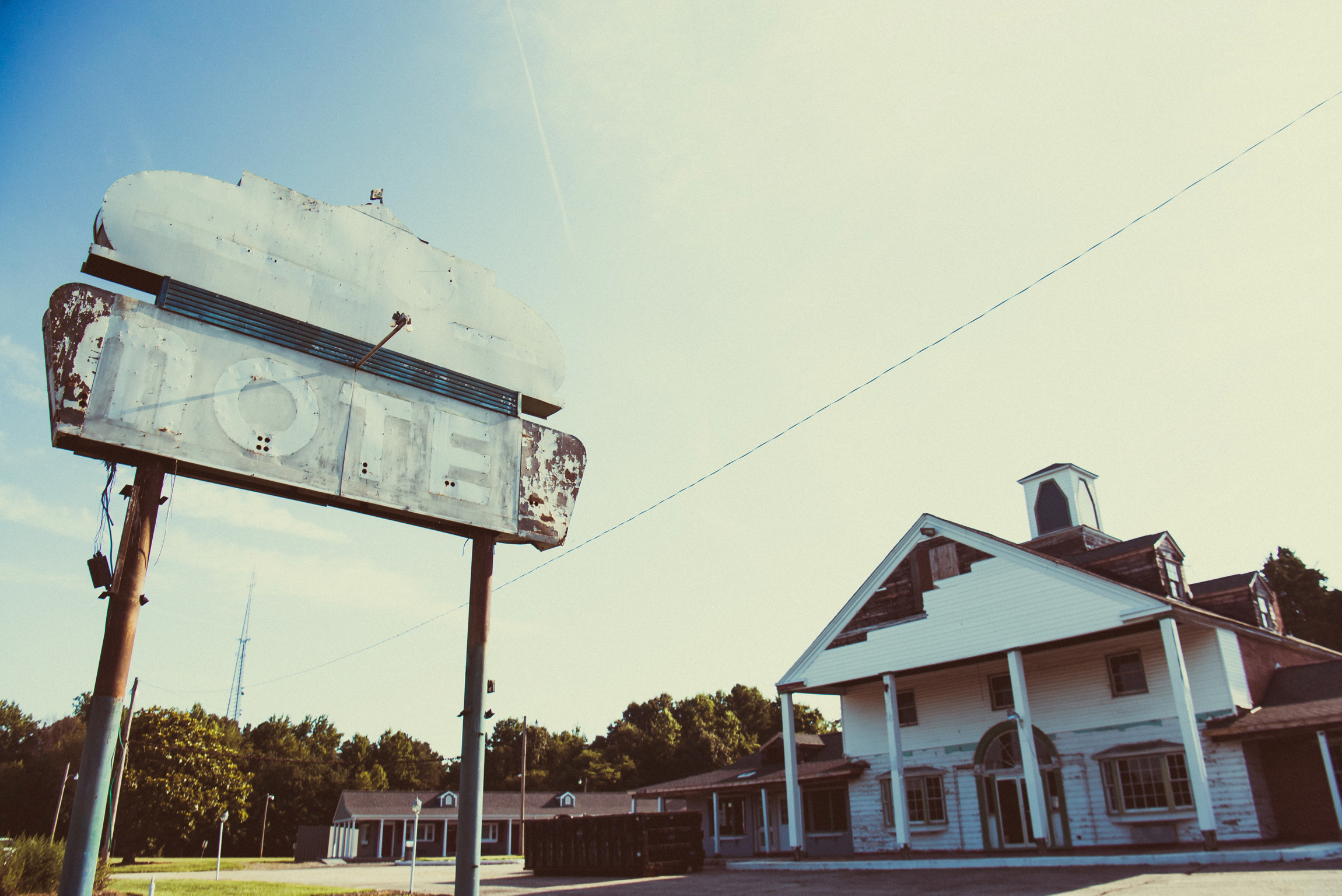 Old Motel  — Photo by kb10484-IG