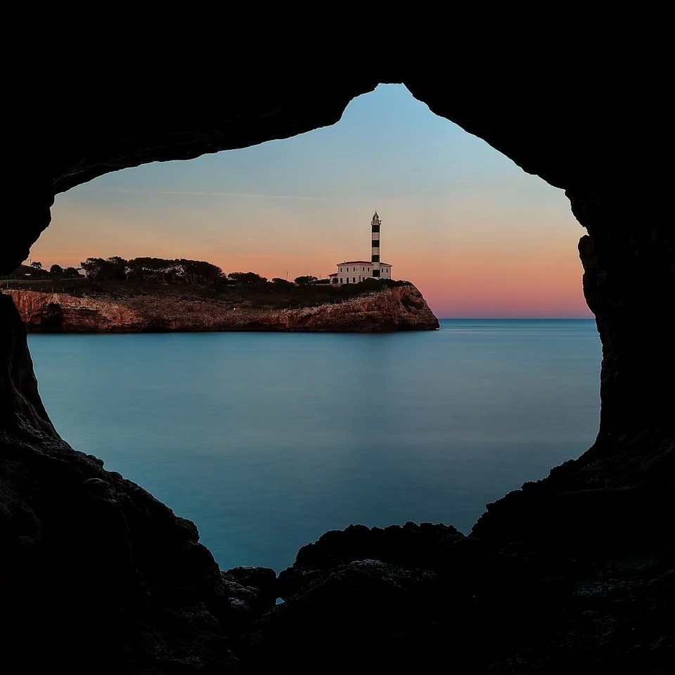 Sa Cova Foradada — Photo by Patrick Schlüter Jacobsen