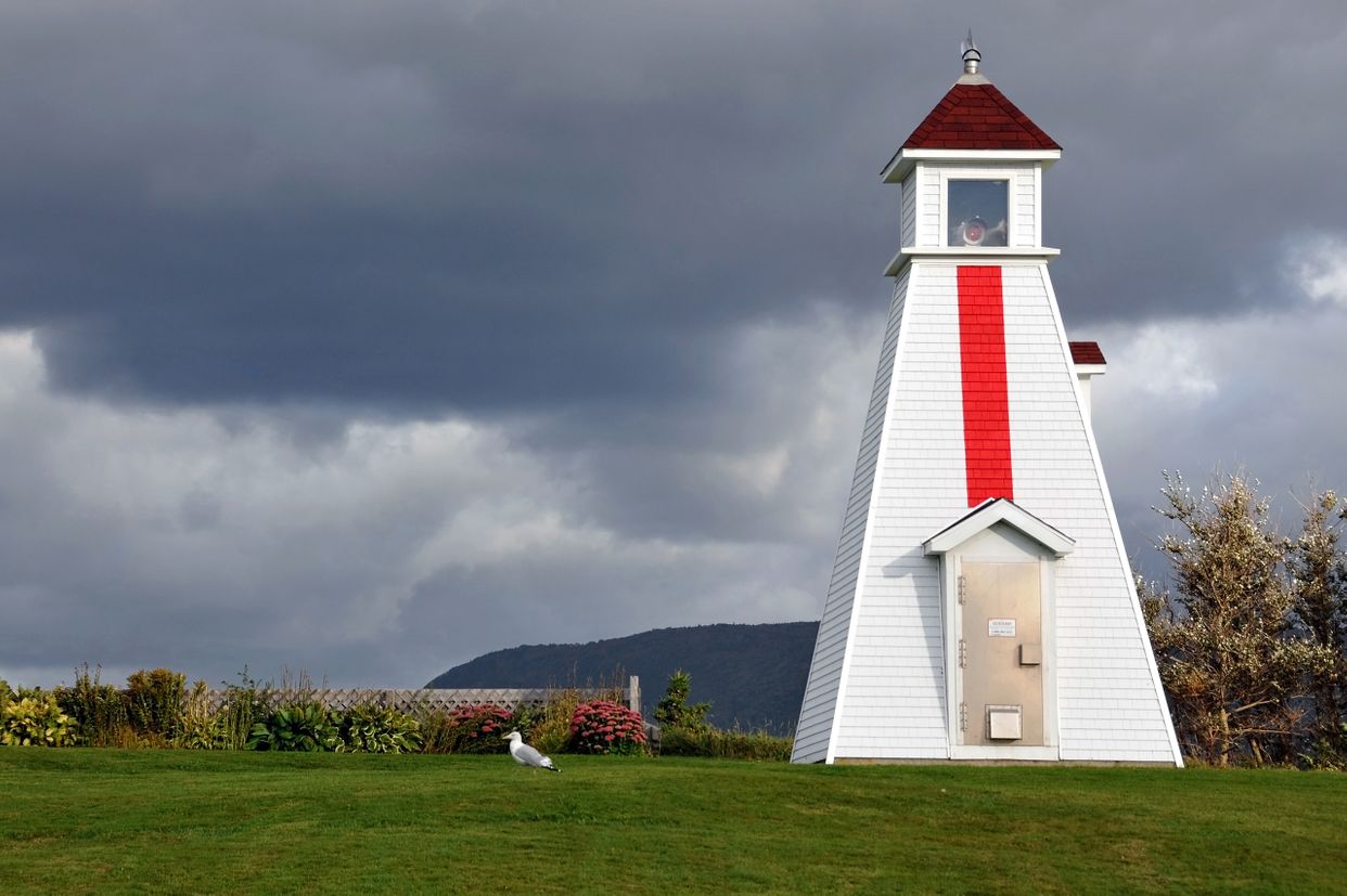 Caveau Point Lighthouse