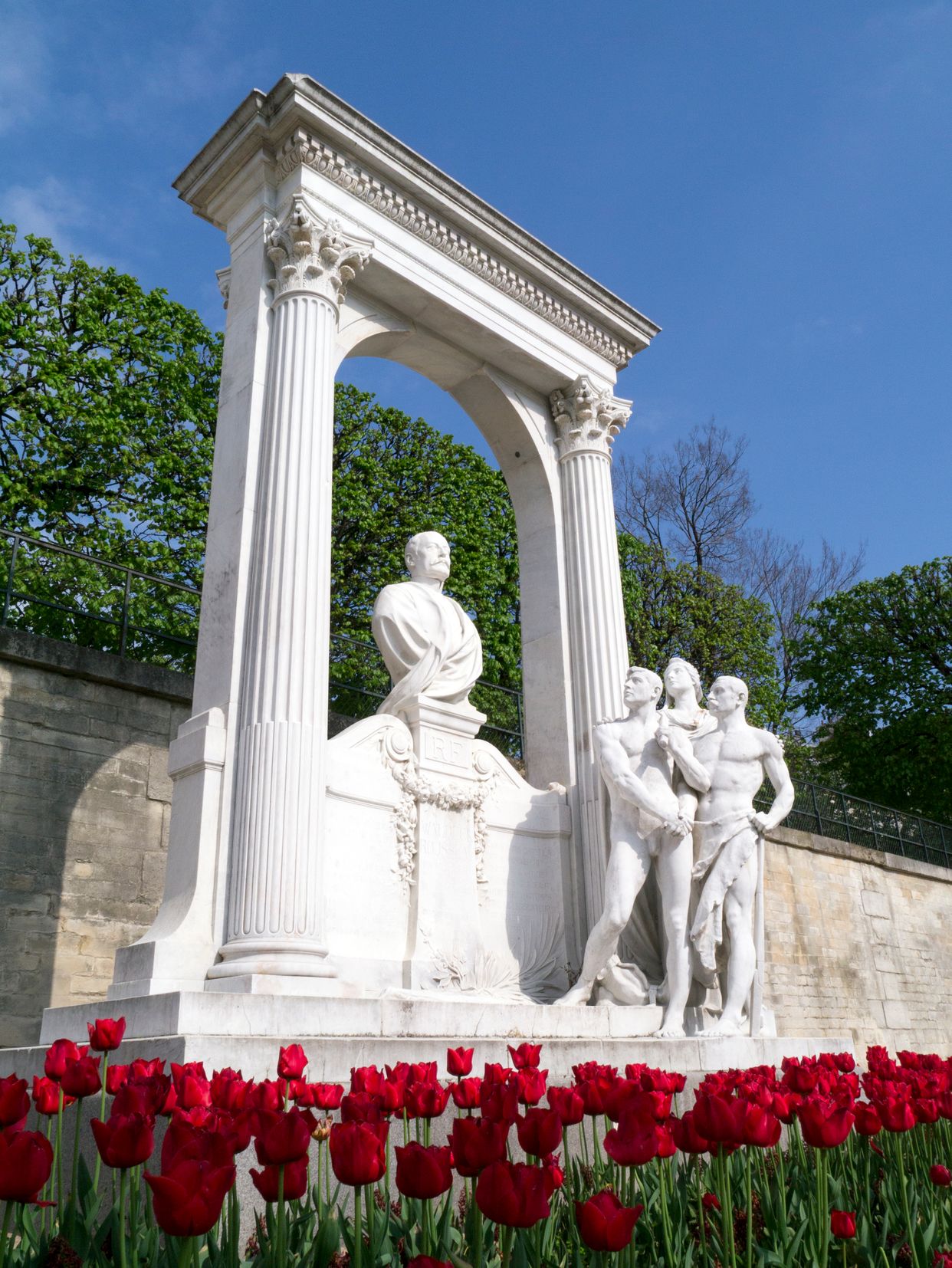 Monument to Pierre Waldeck-Rousseau