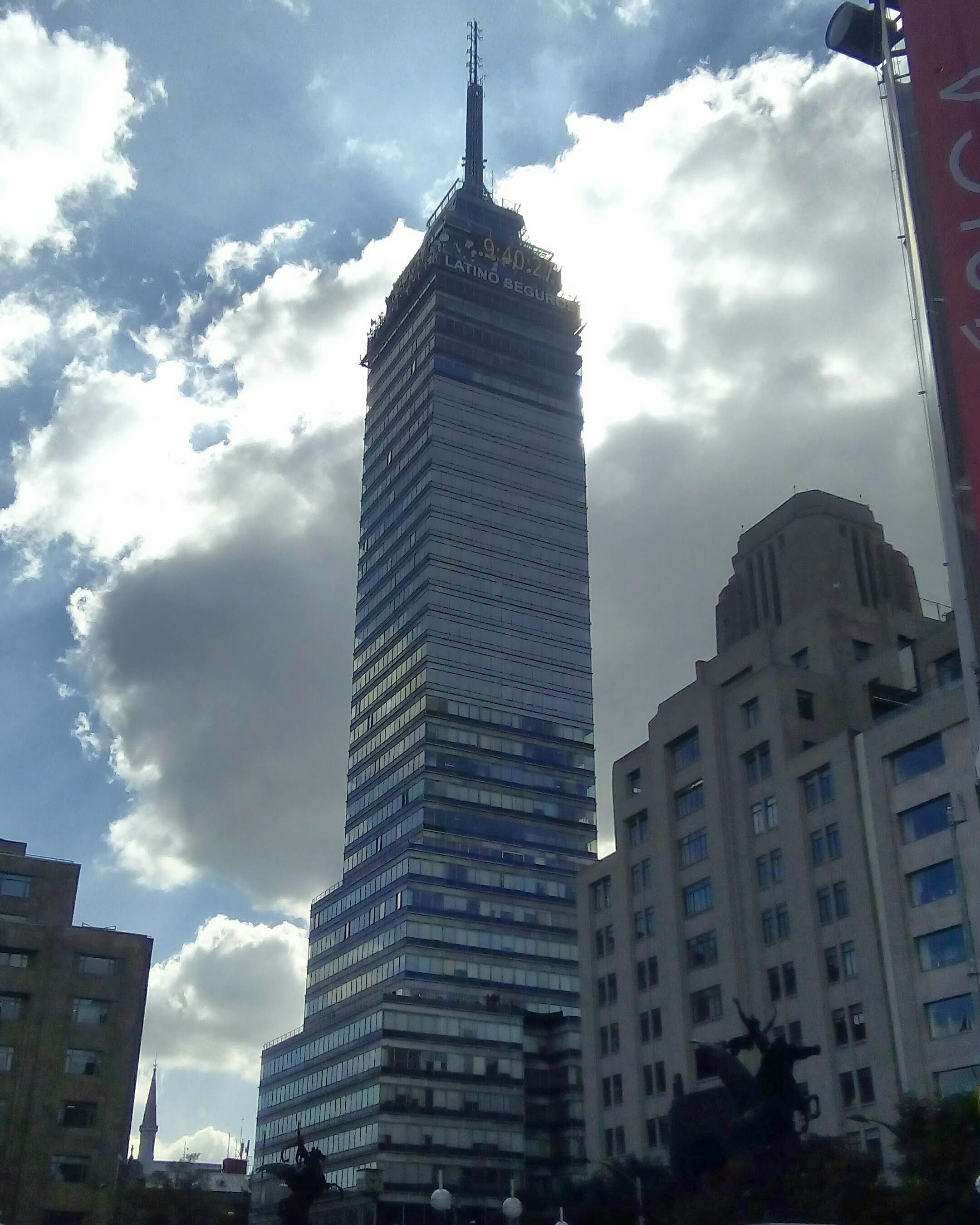 View of Torre Latinoamericana  — Photo by @andres_perez_rios