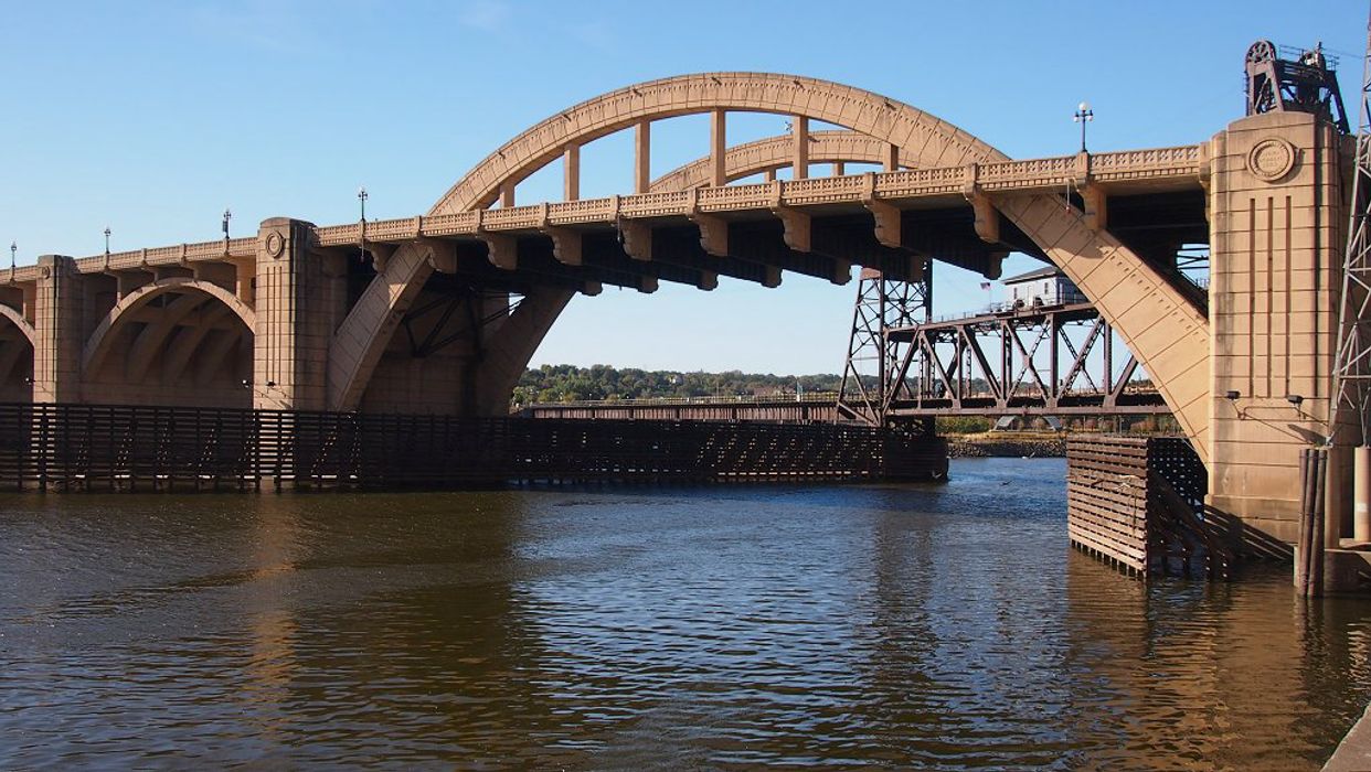  Robert Street Bridge 