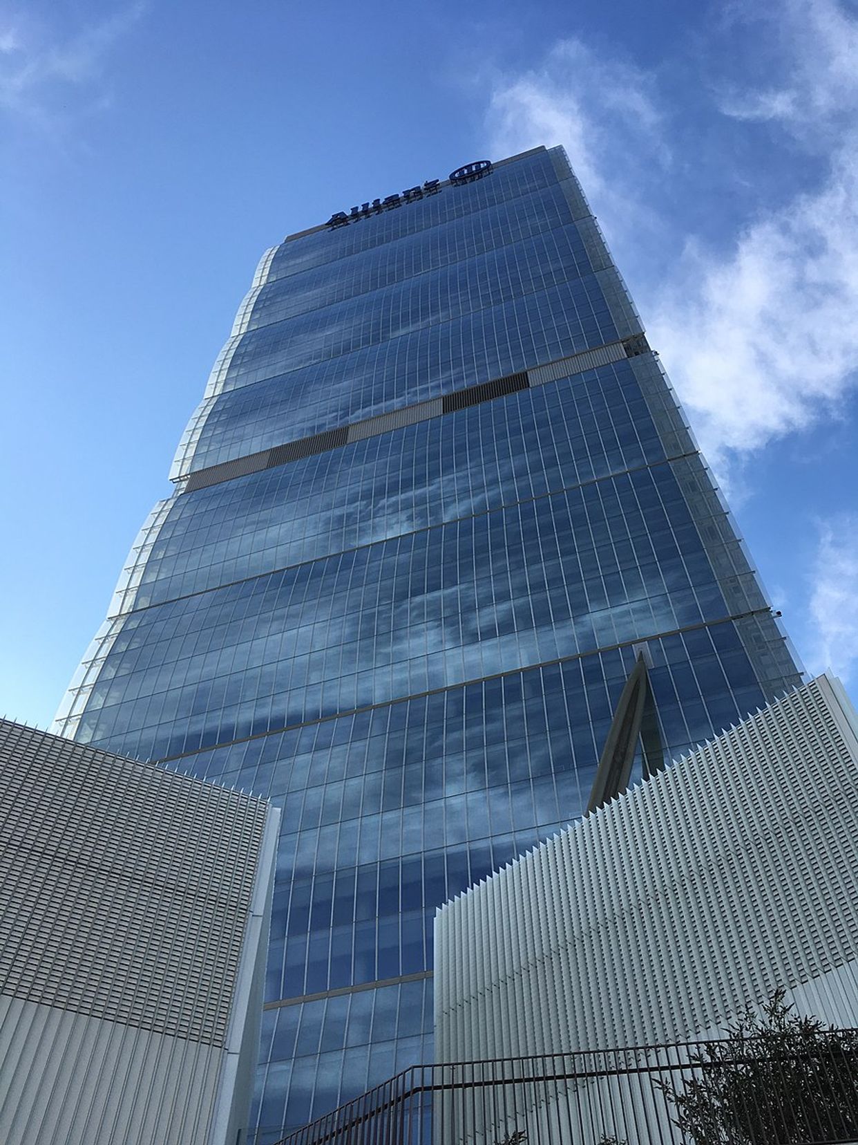 Allianz Tower 