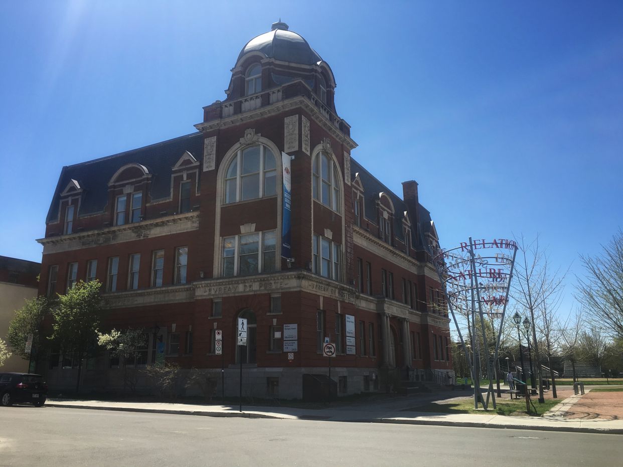 Georges-Vanier Library