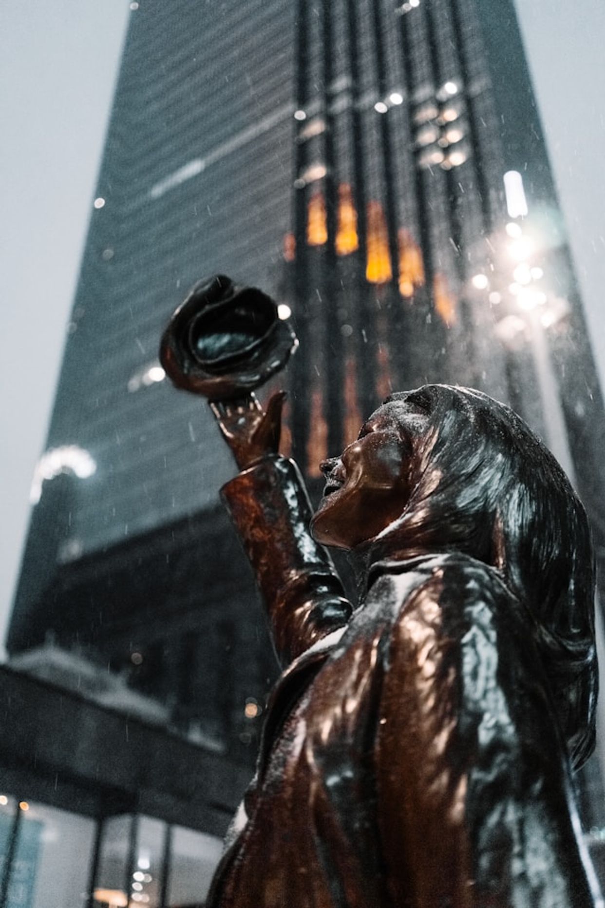 Mary Tyler Moore (Mary Richards) Statue