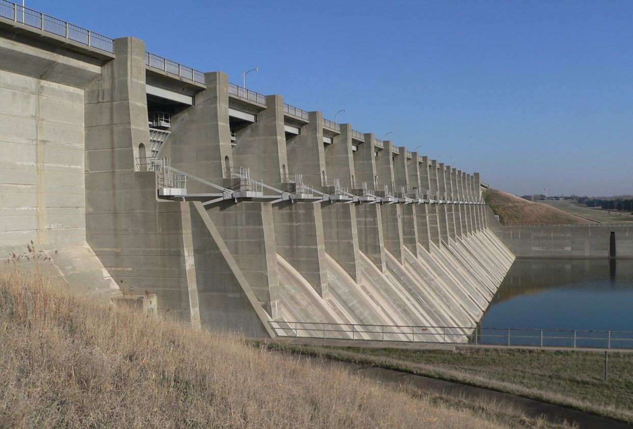 Harlan County Dam