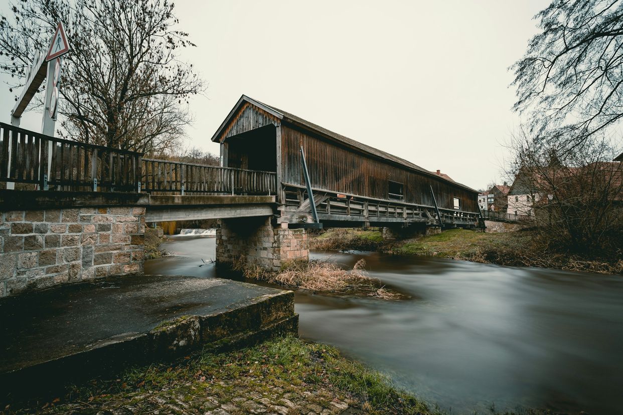 Überdachte Holzbrücke Buchfart