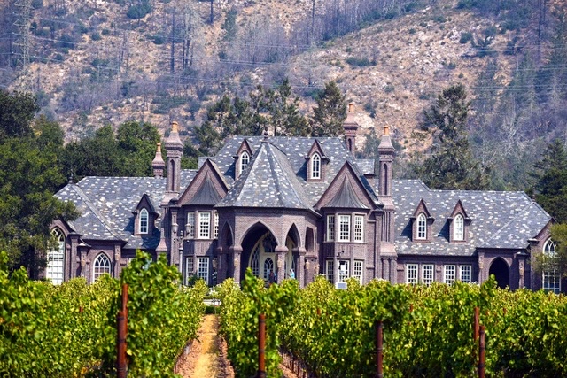 Ledson Castle — Photo by Tatiana.com