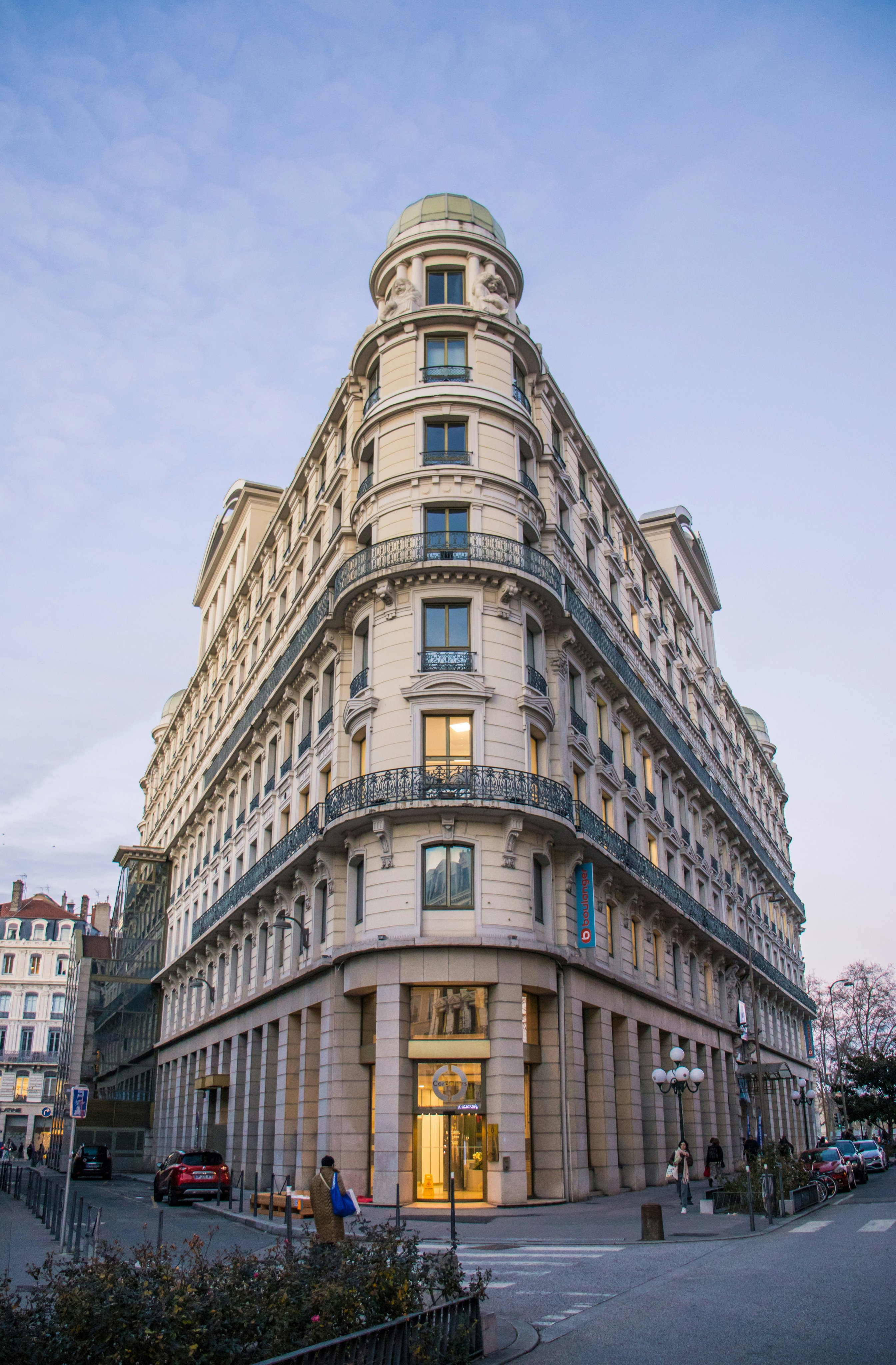 Lyon's Flatiron Building - Photo by Lucas Gallone