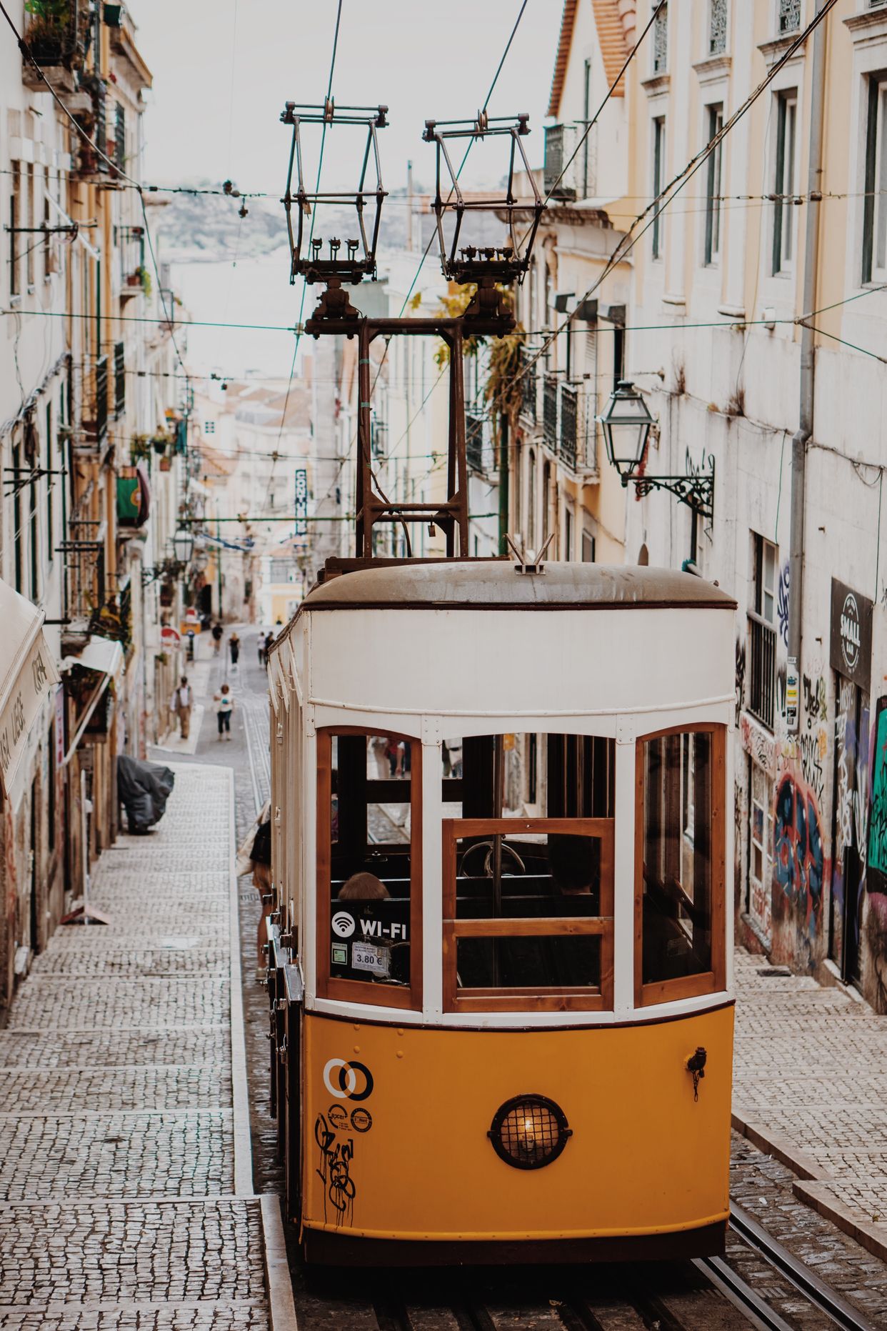 Tram 28 - Photo by Julian Dik