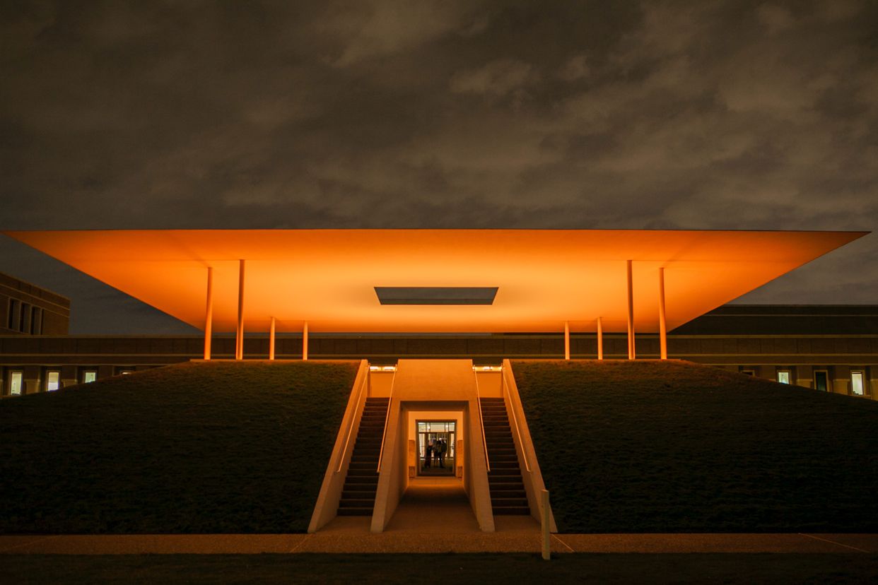 James Turrell's "Twilight Epiphany" Skyspace