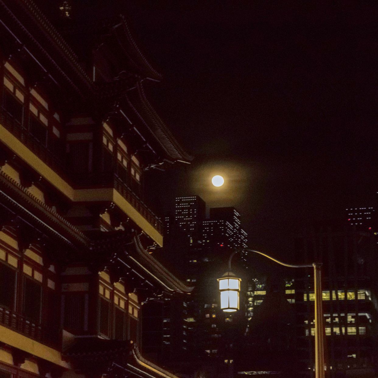 Buddha Tooth Relic Temple and Museum Cityscape View