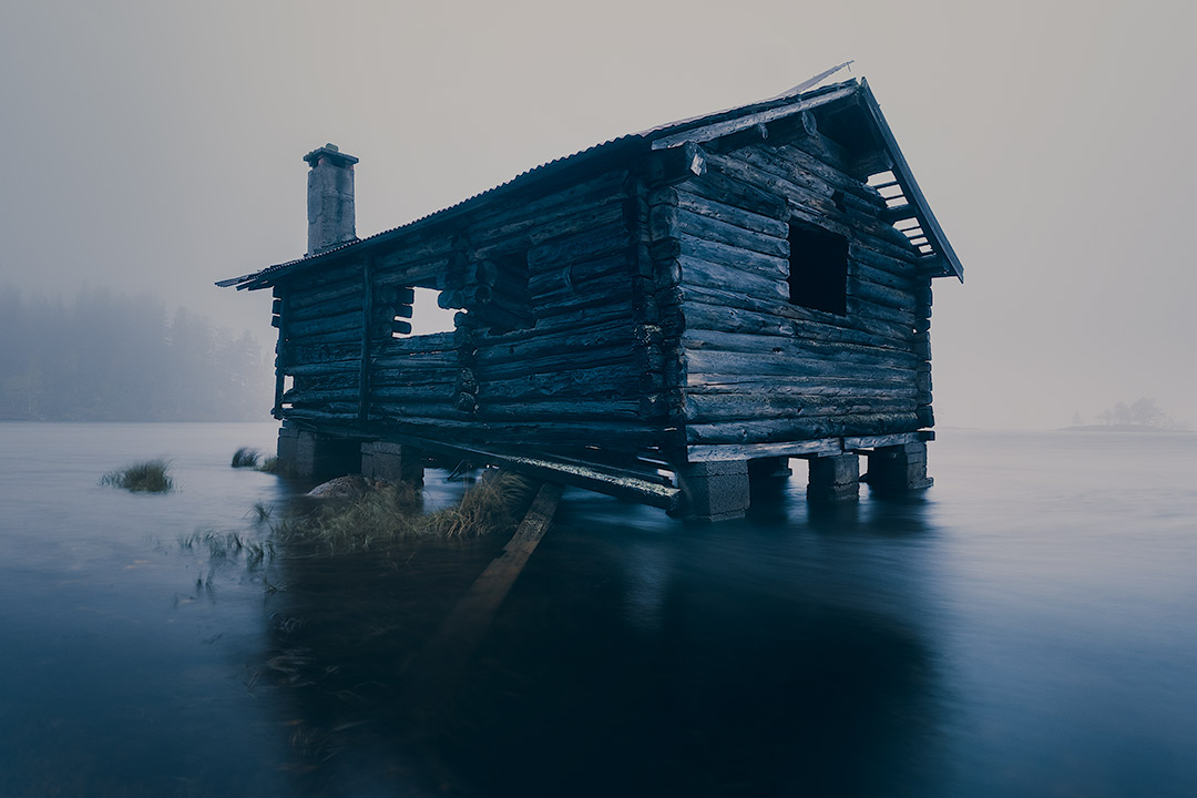Abandoned Hut — Photo by F.Heiland