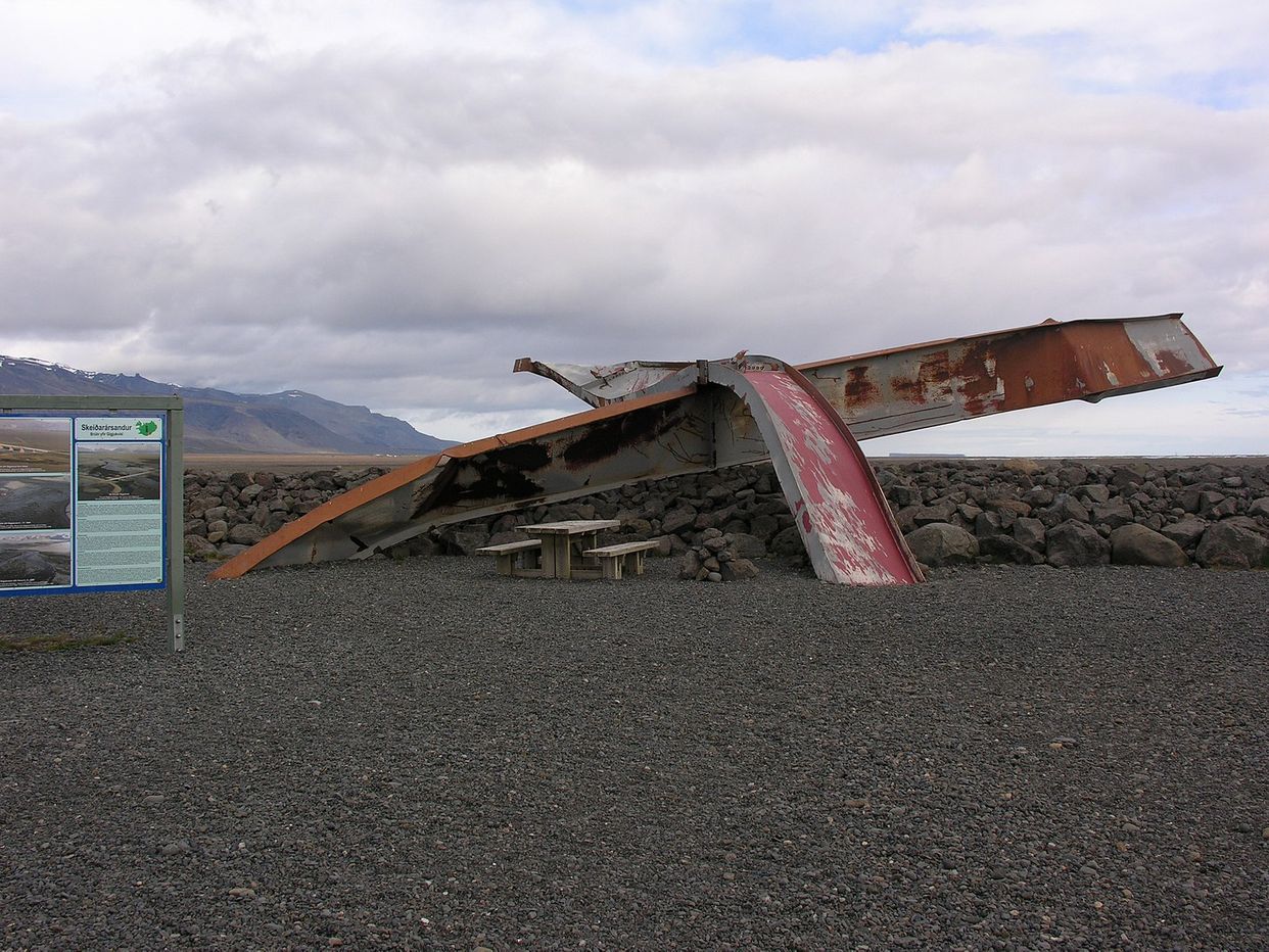 Skeiðará Bridge Monument