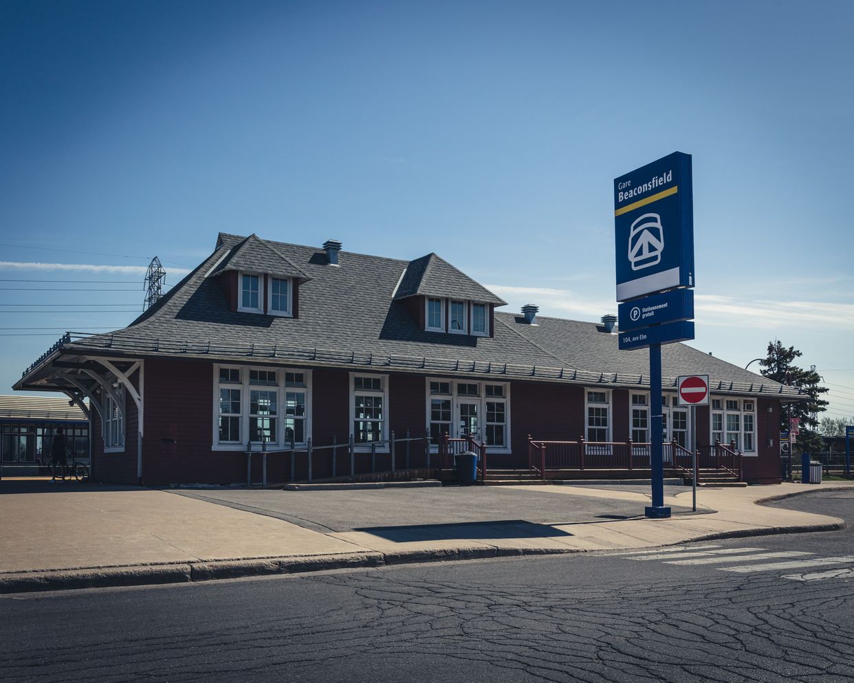 Beaconsfield Train Station