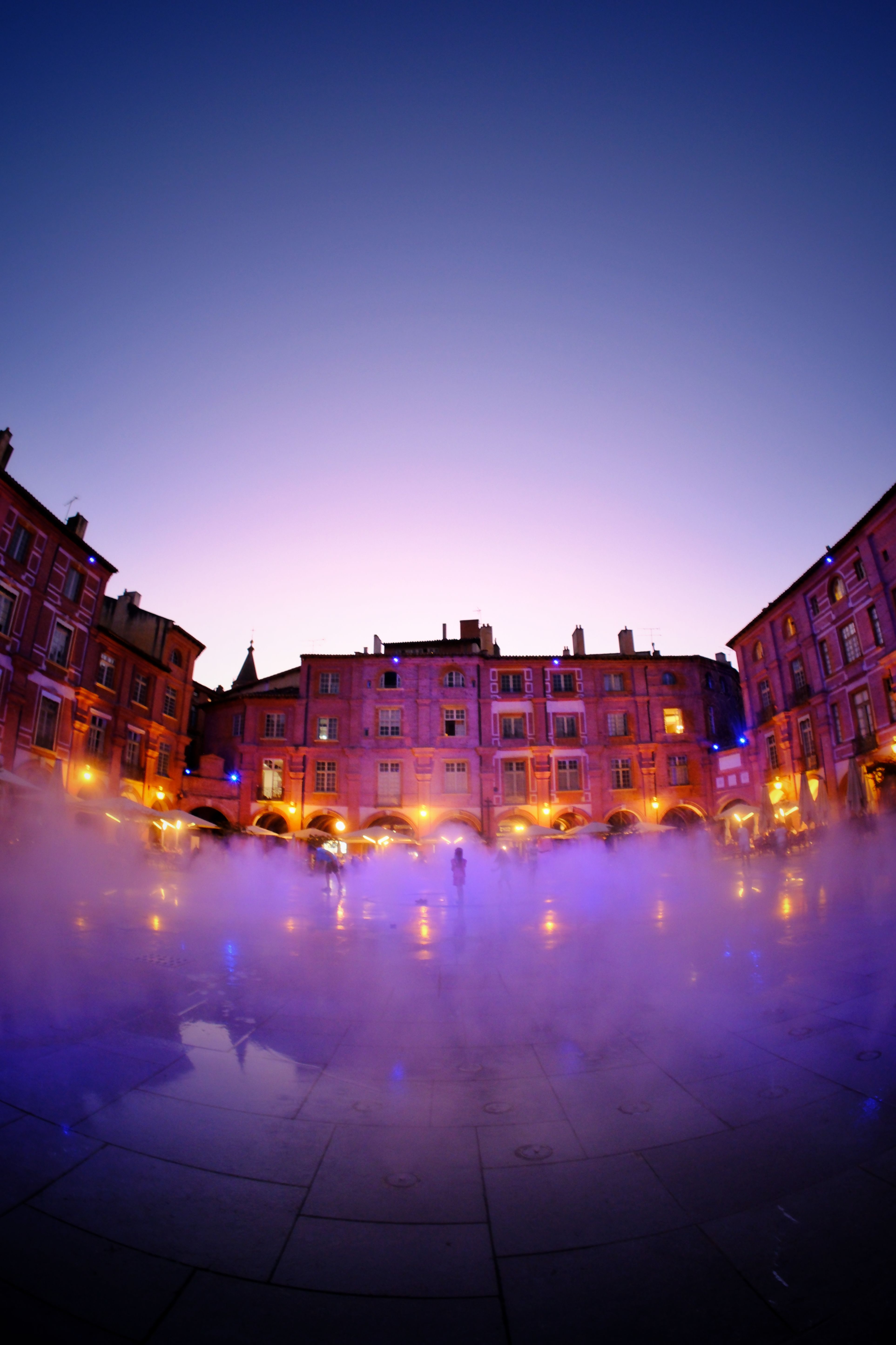 Place Nationale of Montauban  — Photo by Sébastien Cazaudehore
