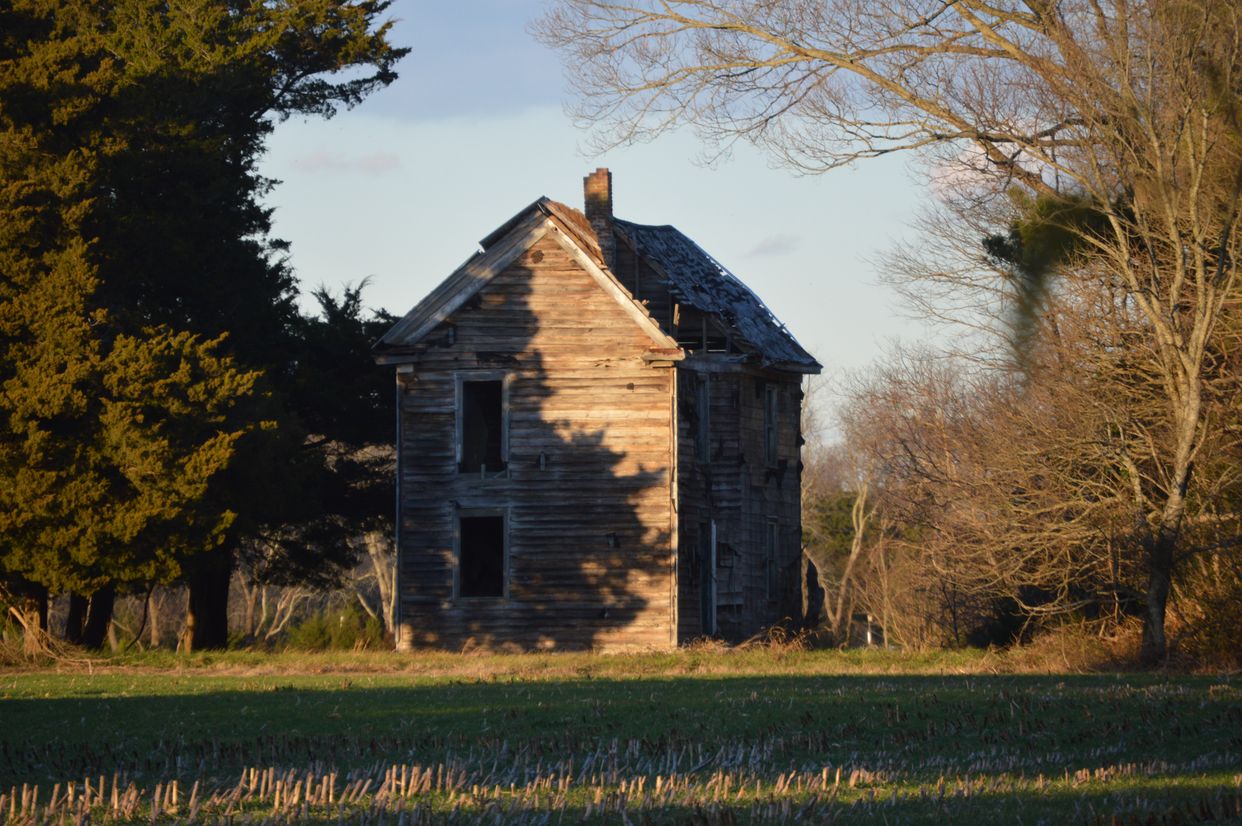 Decaying Auxiliary House