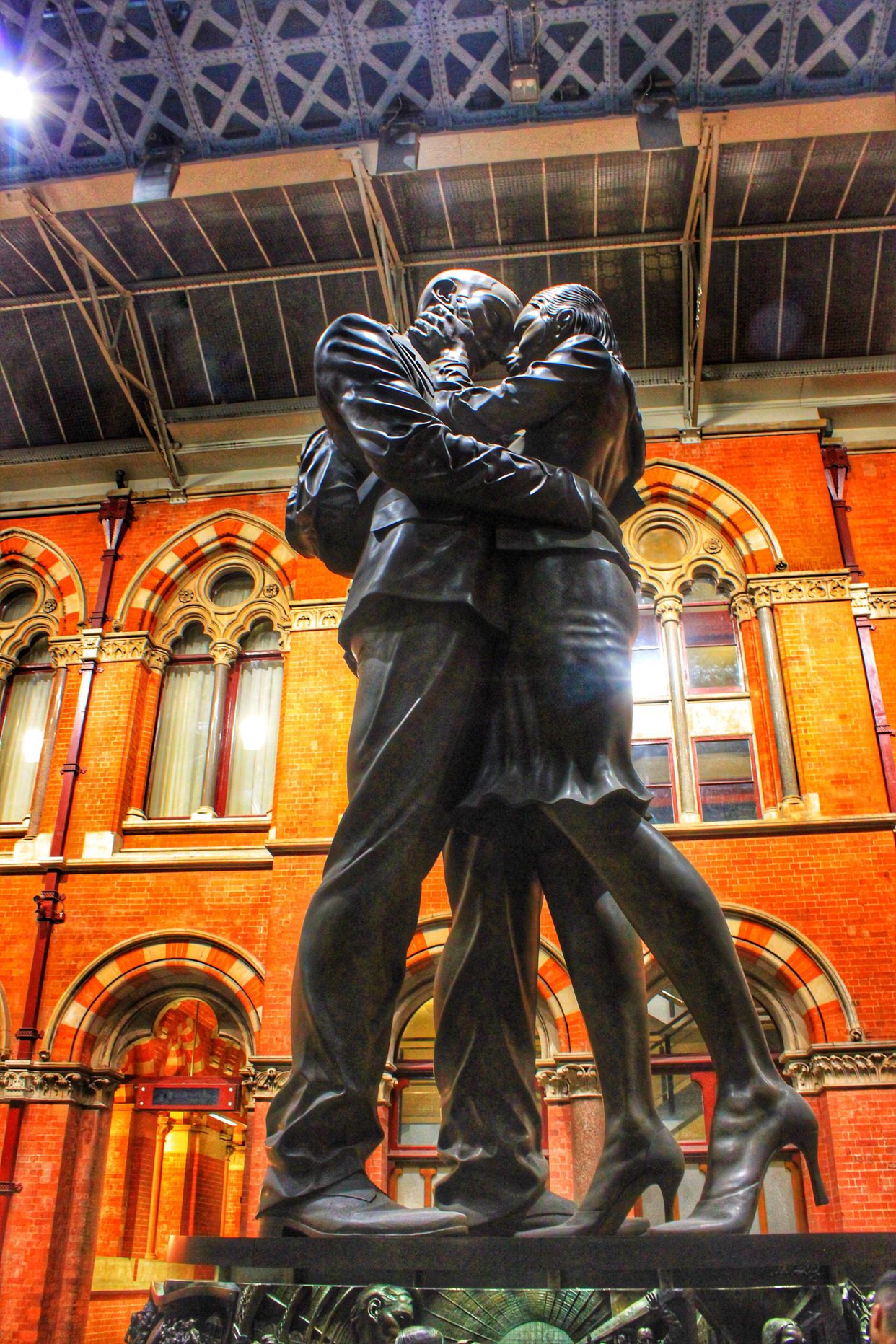 'The Lovers’ Statue