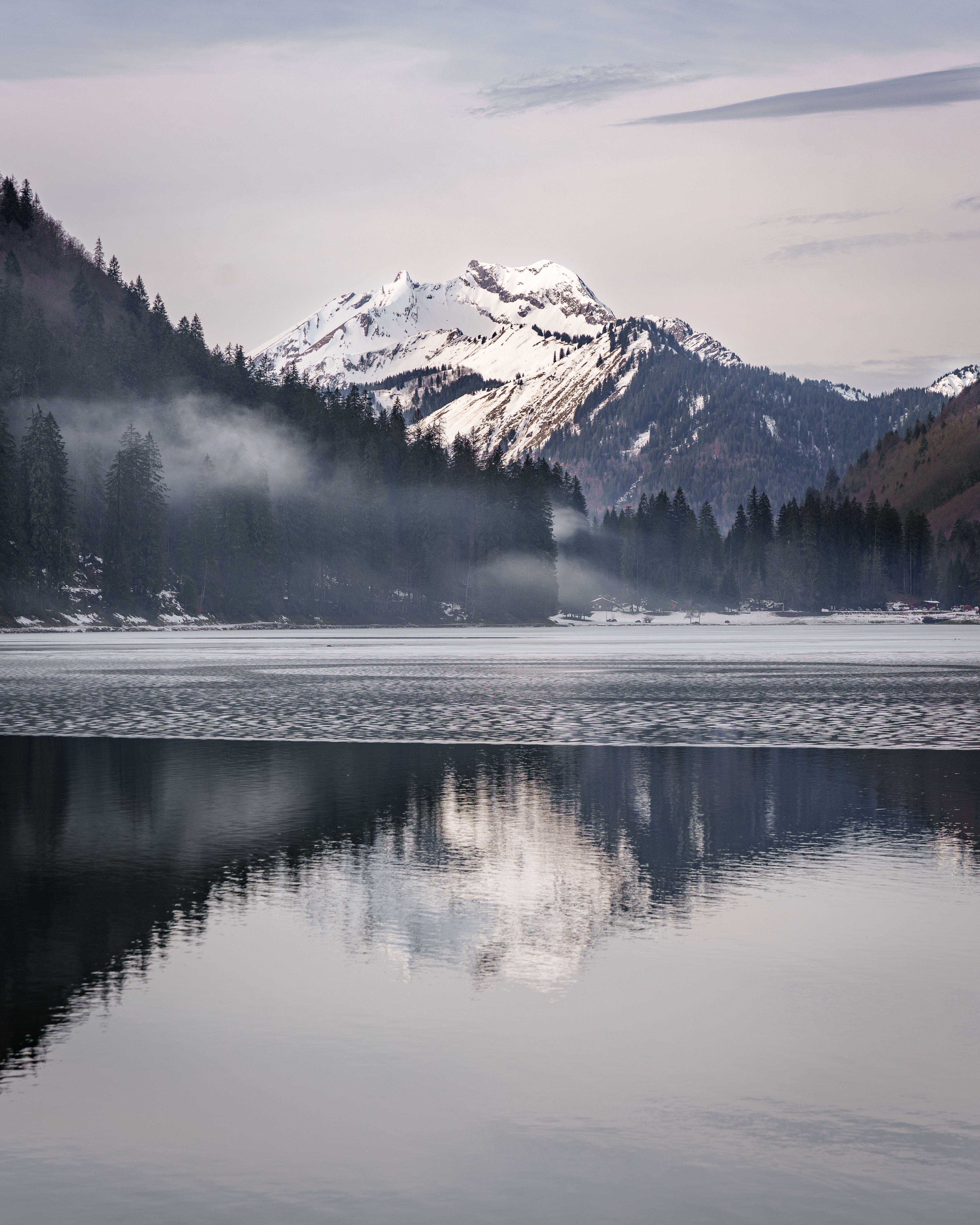 Lac de Montriond — Photo by Hans Huys