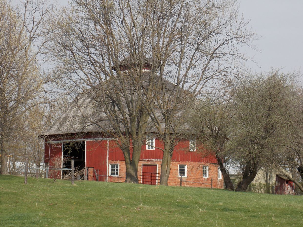 Nebergall "Knoll Crest" Round Barn