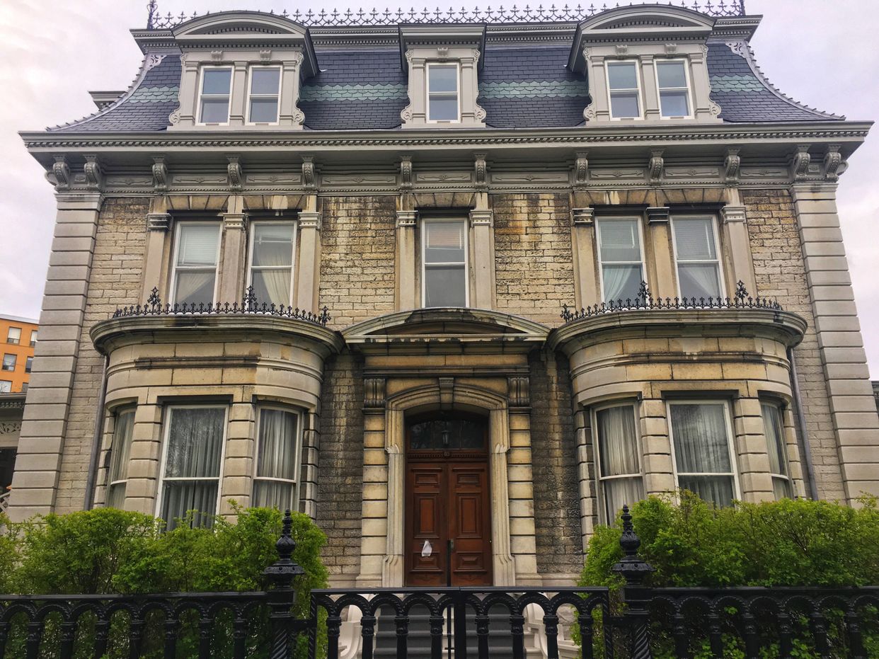 85 King St E