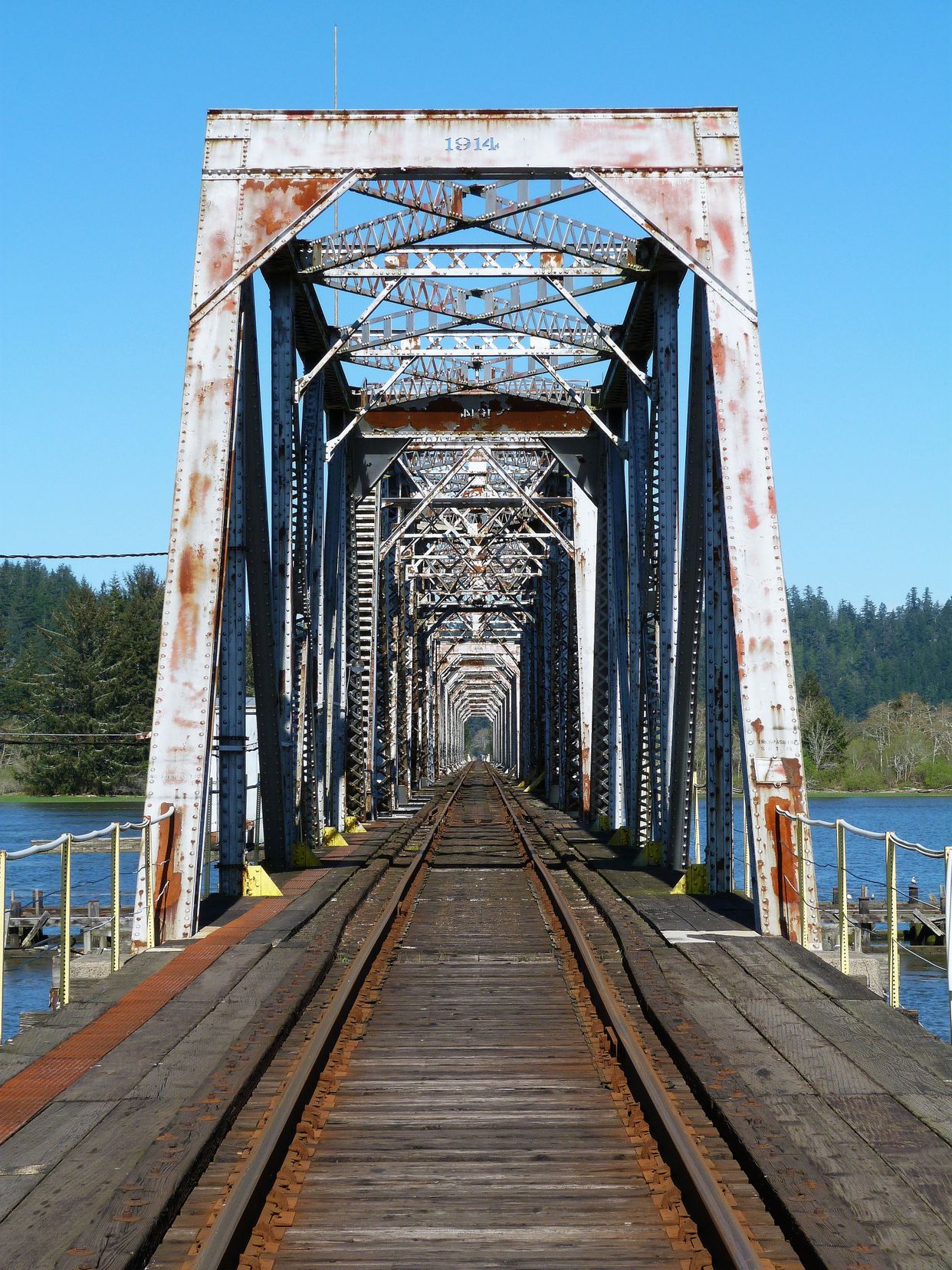 Umpqua River Railroad Swingbridge