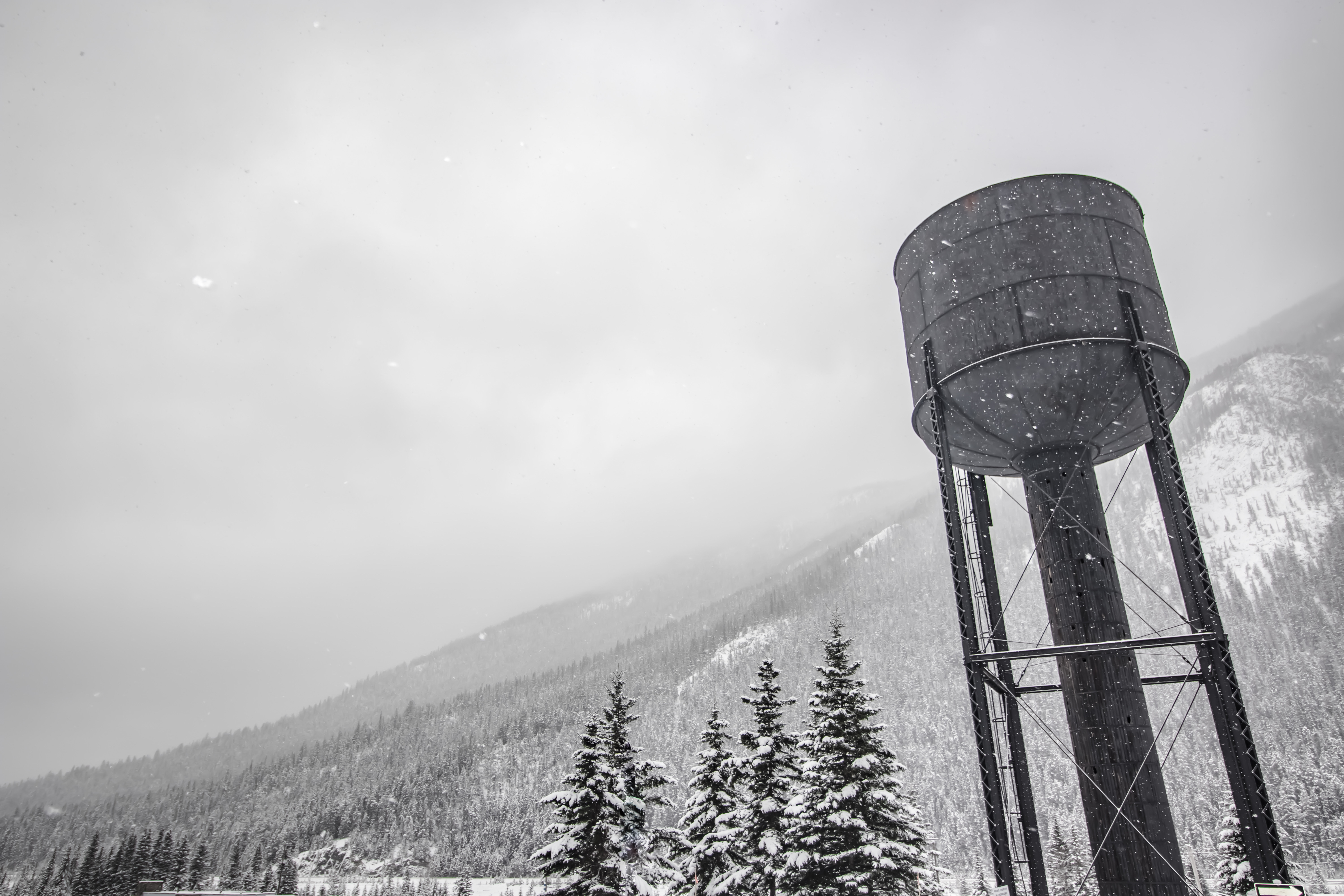 Abandoned Water Tower — Photo by scott goldsworthy