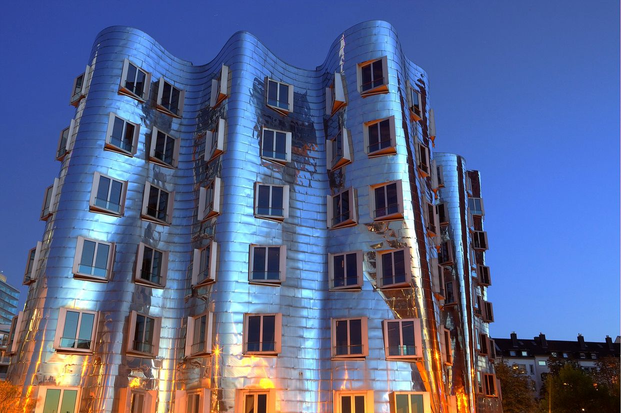 Neuer Zollhof - Steel Building