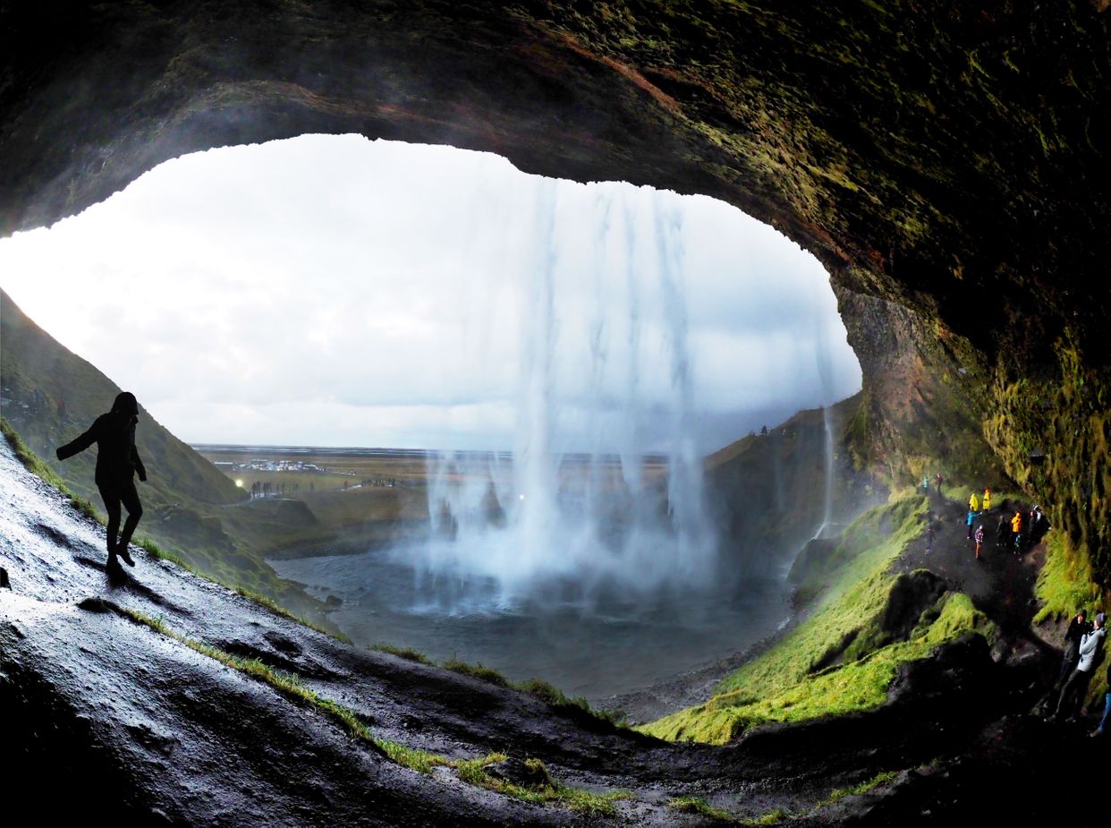 Seljalandsfross Cave
