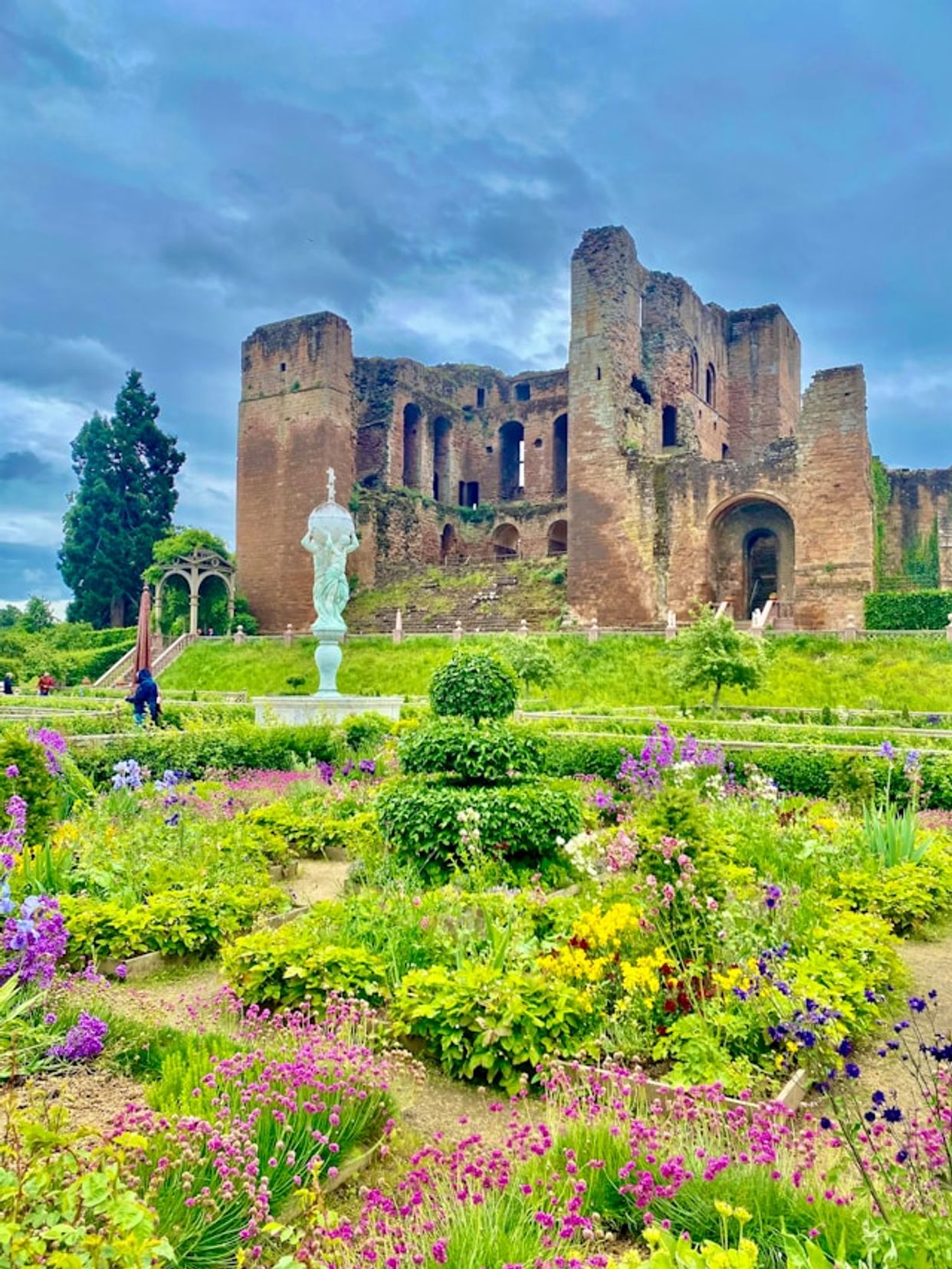 Kenilworth Castle and Elizabethan Garden