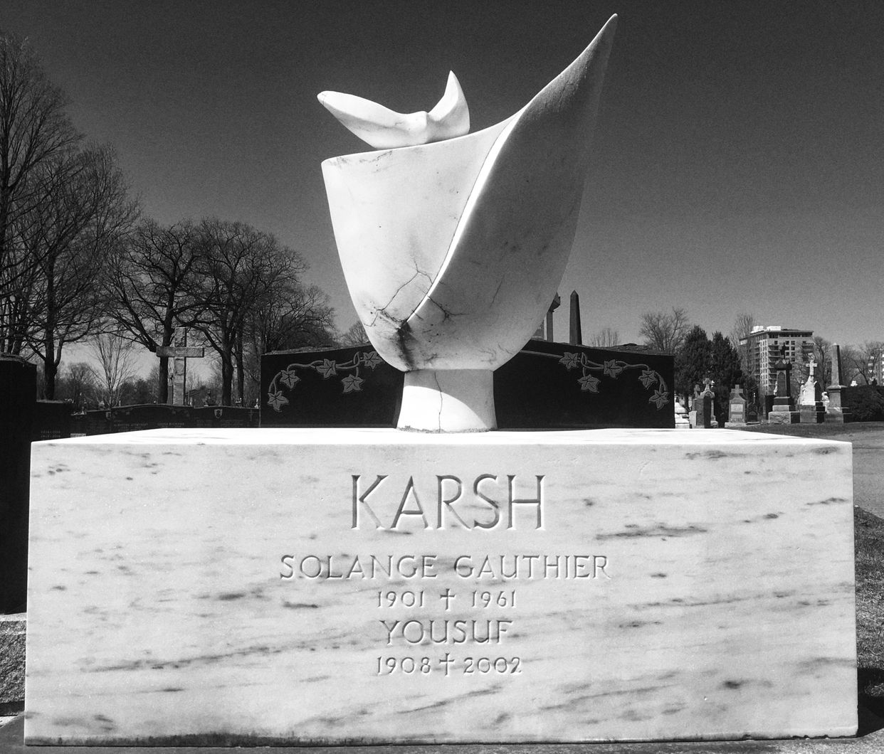 Grave of Yousu Karsh