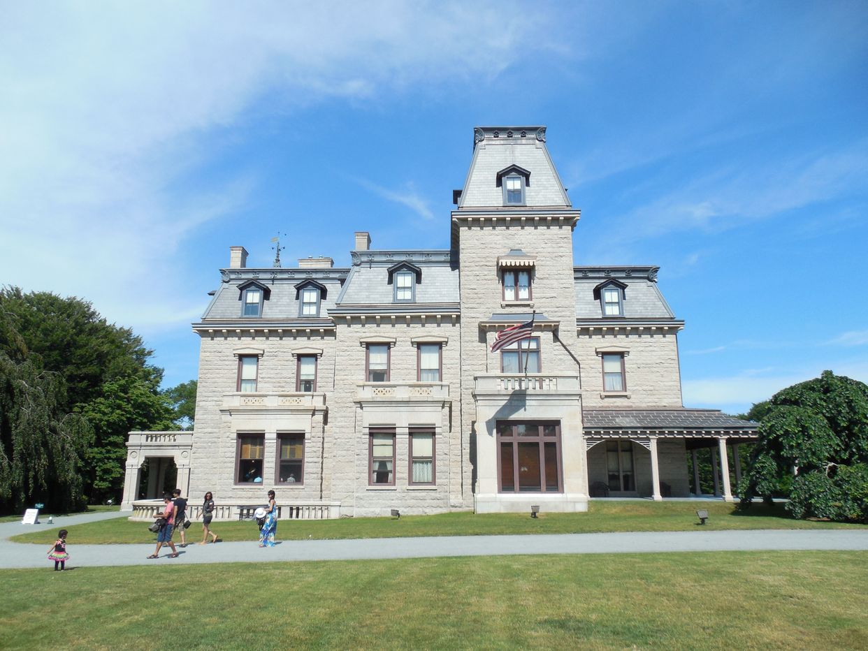 Chateau-sur-Mer