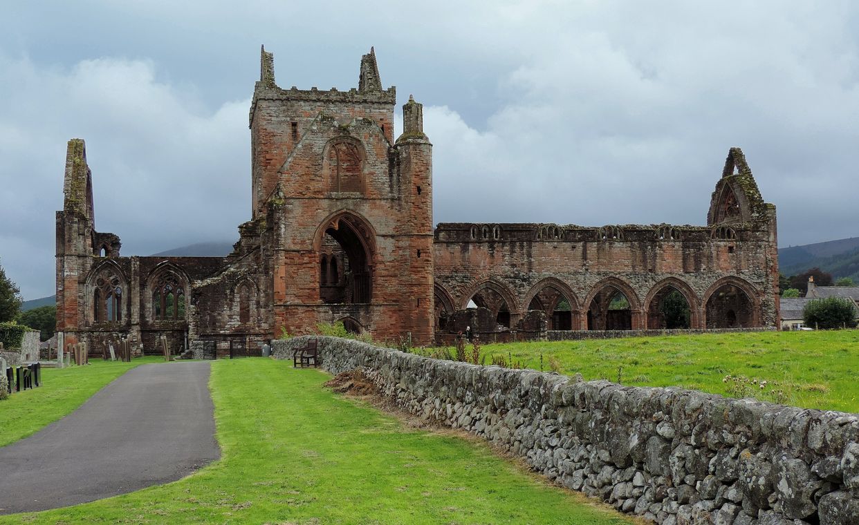 Sweetheart Abbey Ruins