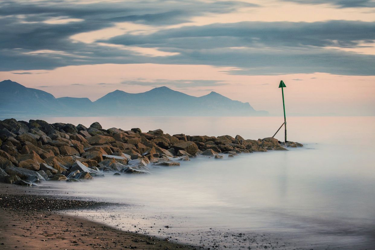 Dinas Dinlle Beach