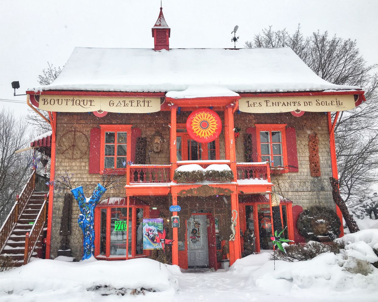 Boutique and Gallery - Les Enfants du Soleíl