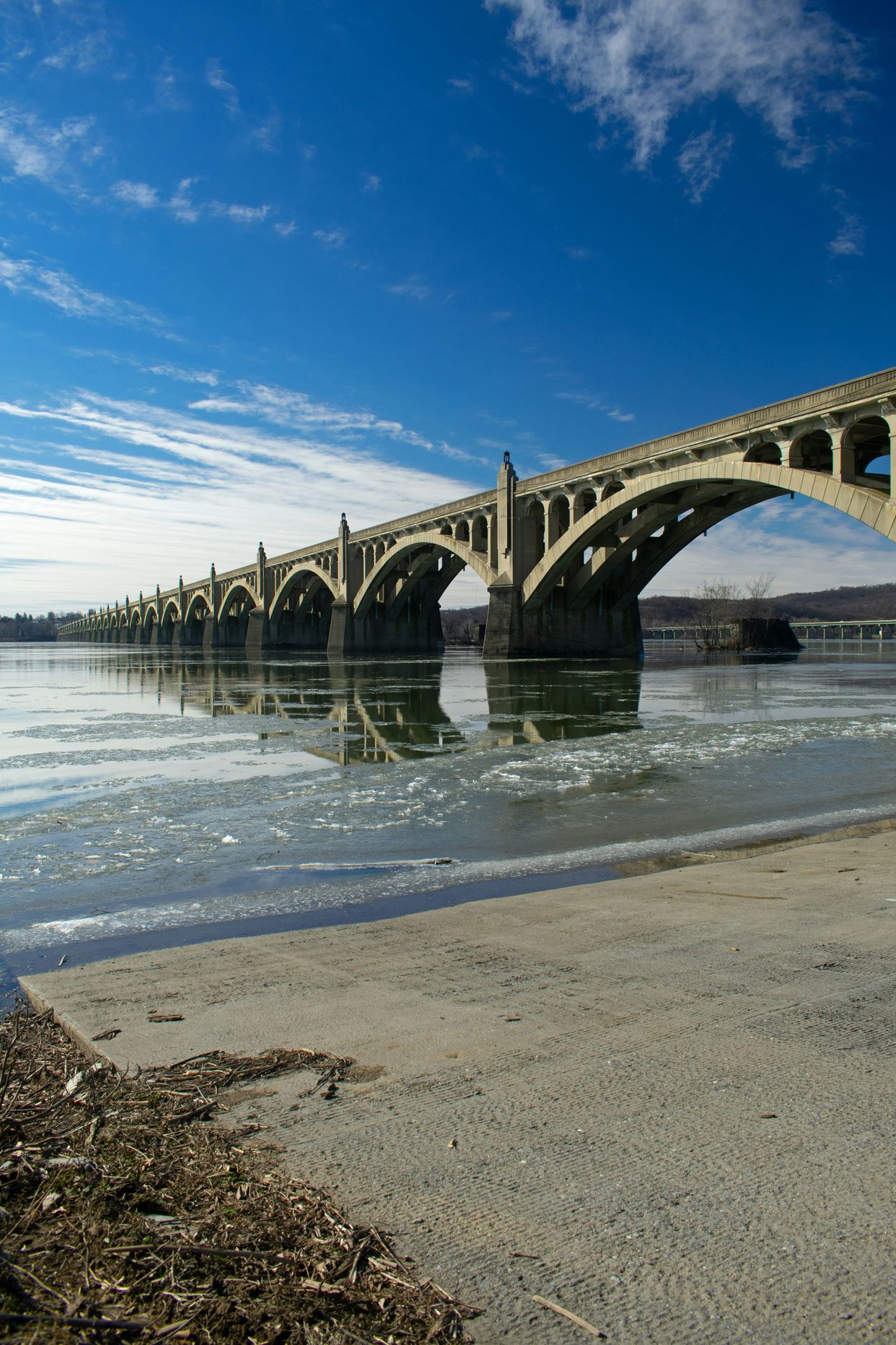 Veterans Memorial Bridge