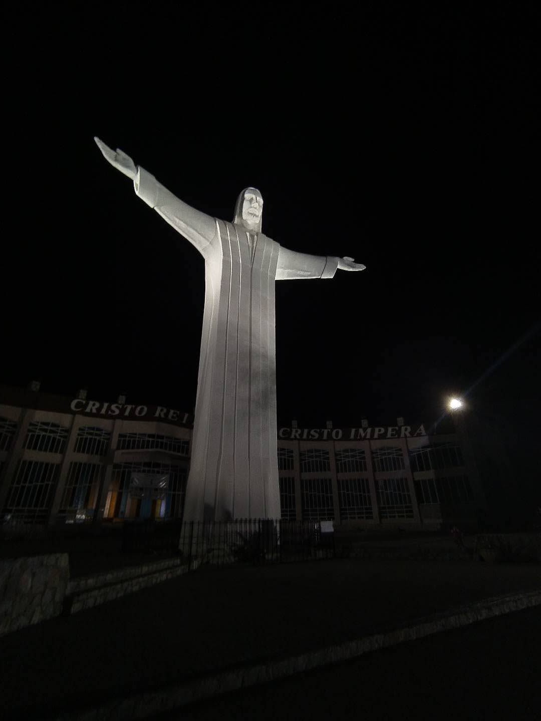 Cristo de las Noas — Photo by @andres_perez_rios