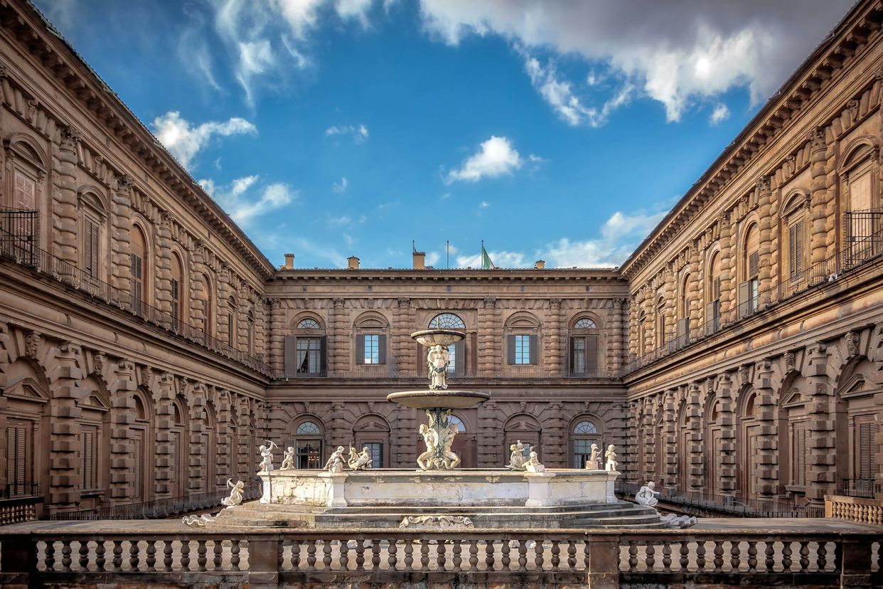 Fontana del Carciofo and Palazzo Pitti