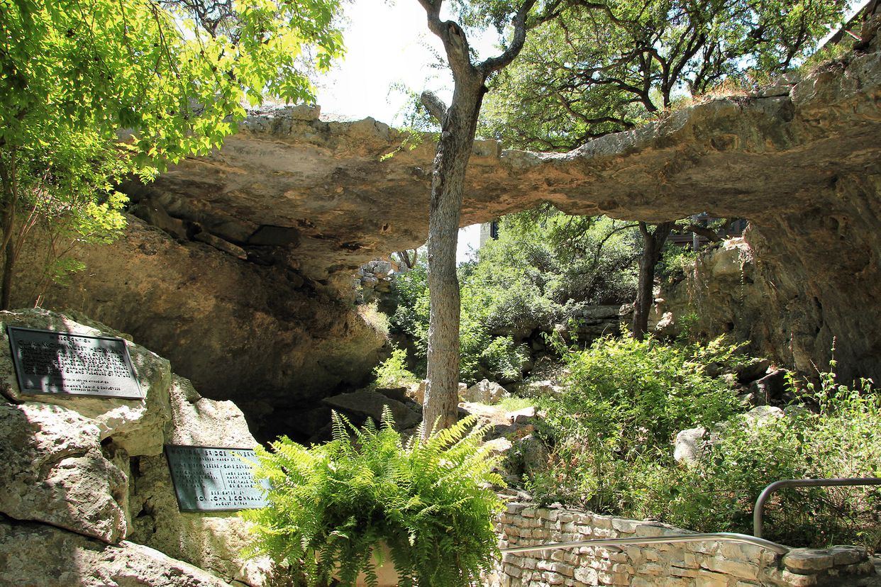 Natural Bridge Caverns 