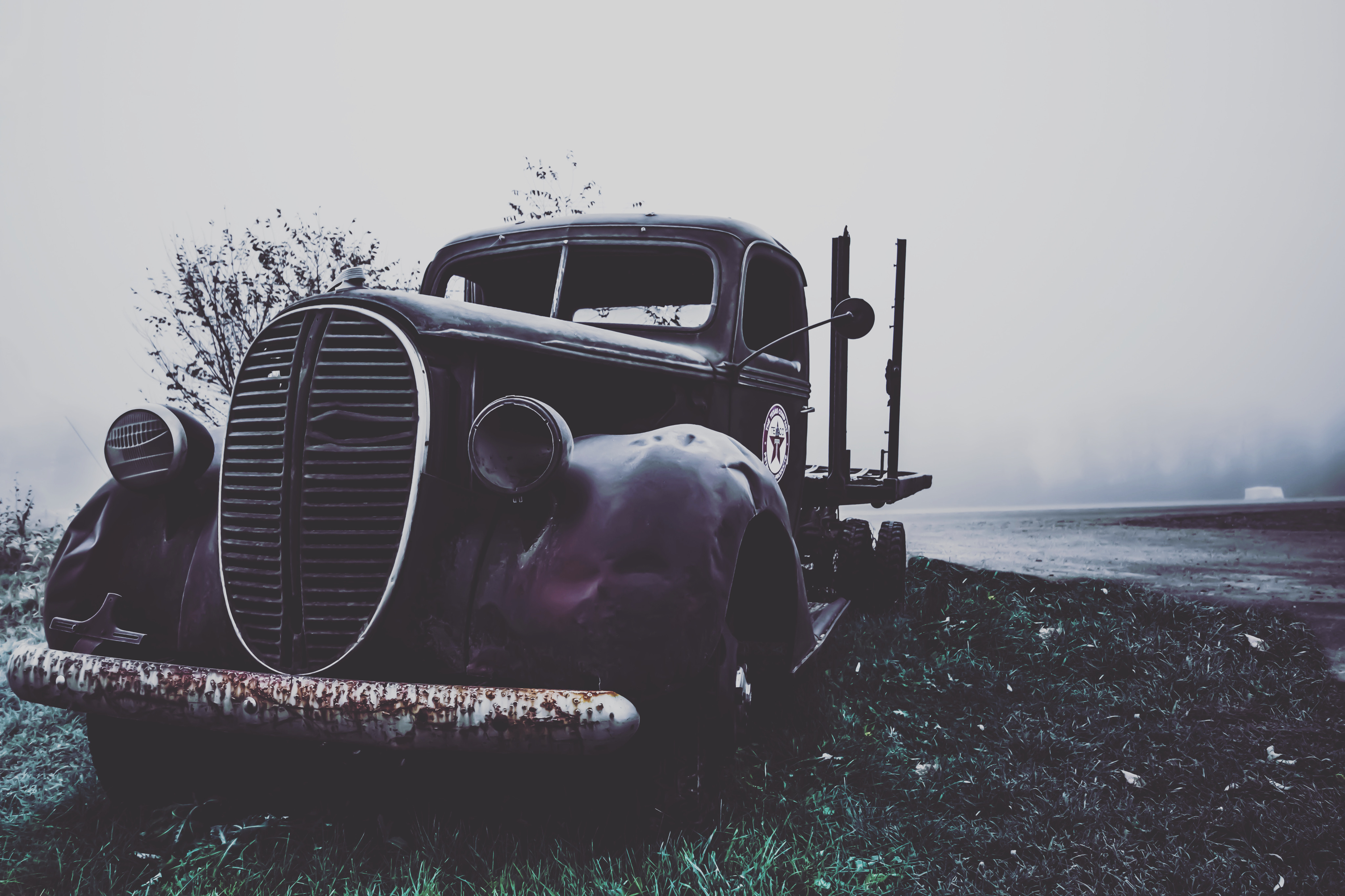 Old Abandoned Truck — Photo by scott goldsworthy