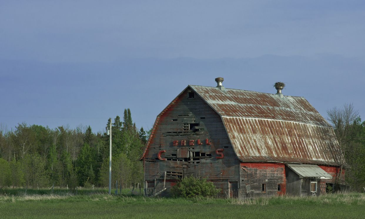 Gambrel roof barn 