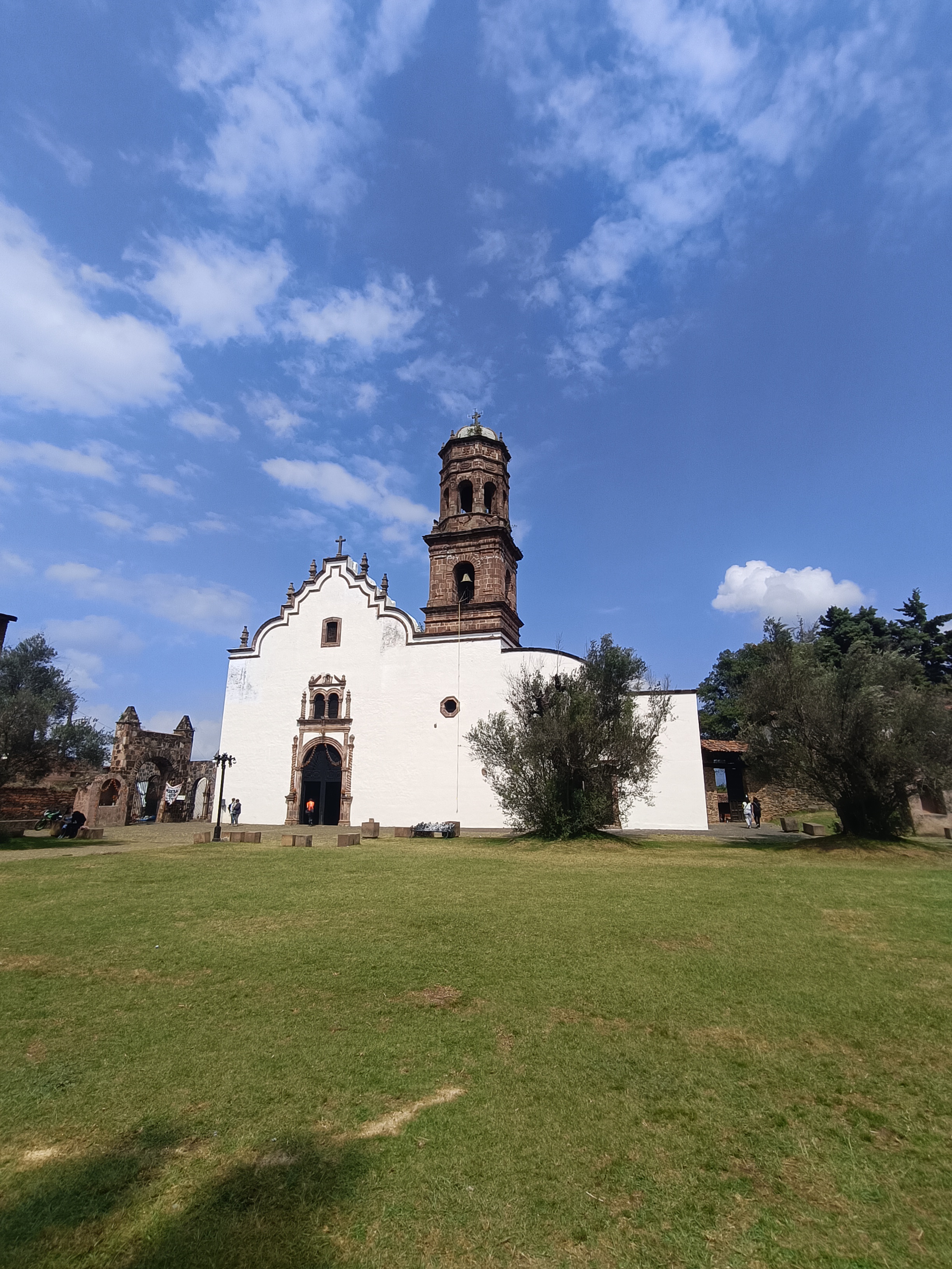 Convento de Santa Ana de Tzintzuntzan  — Photo by @andres_perez_rios